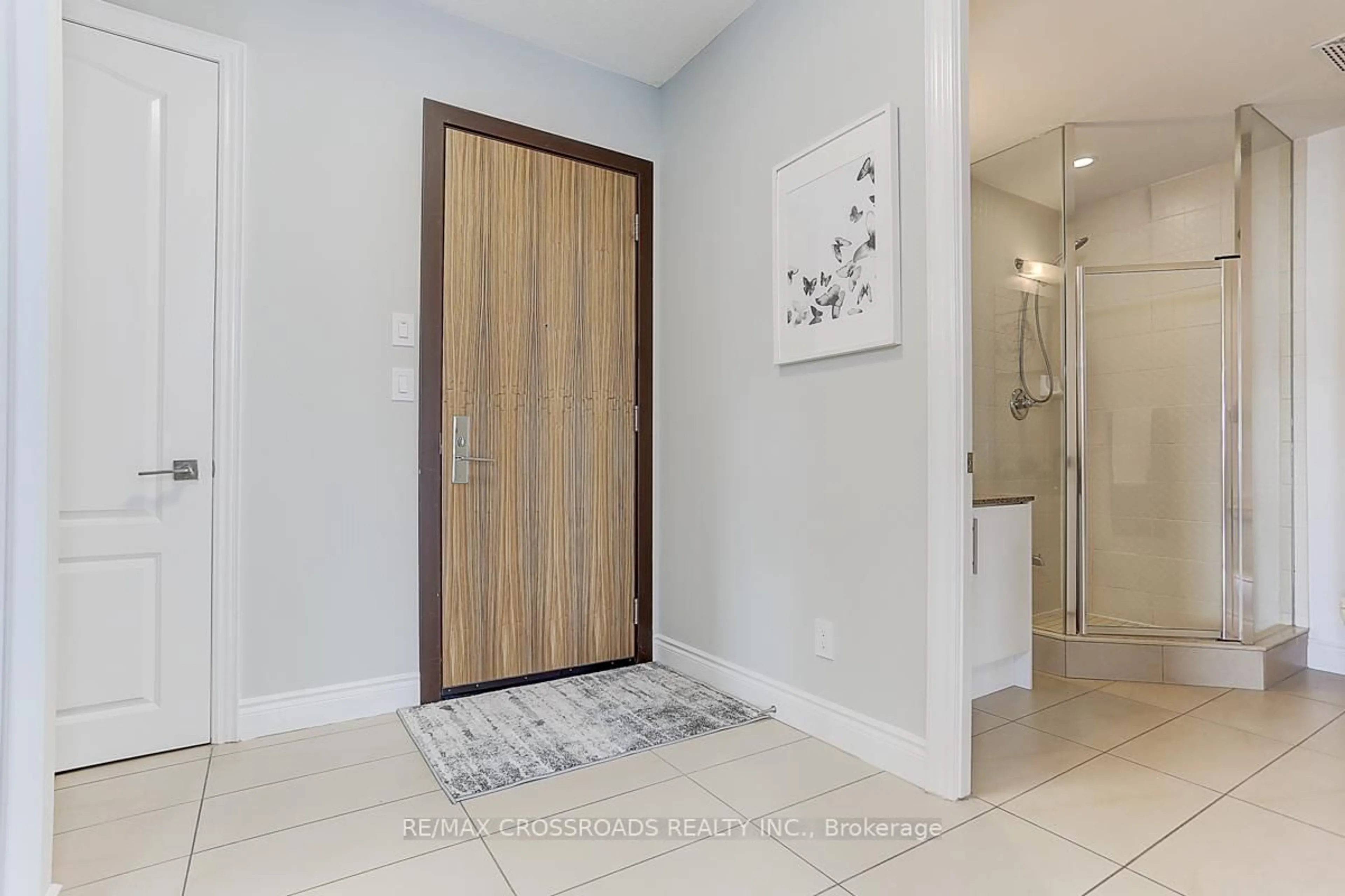 Indoor entryway for 60 South Town Centre Blvd #1616, Markham Ontario L6G 0C5