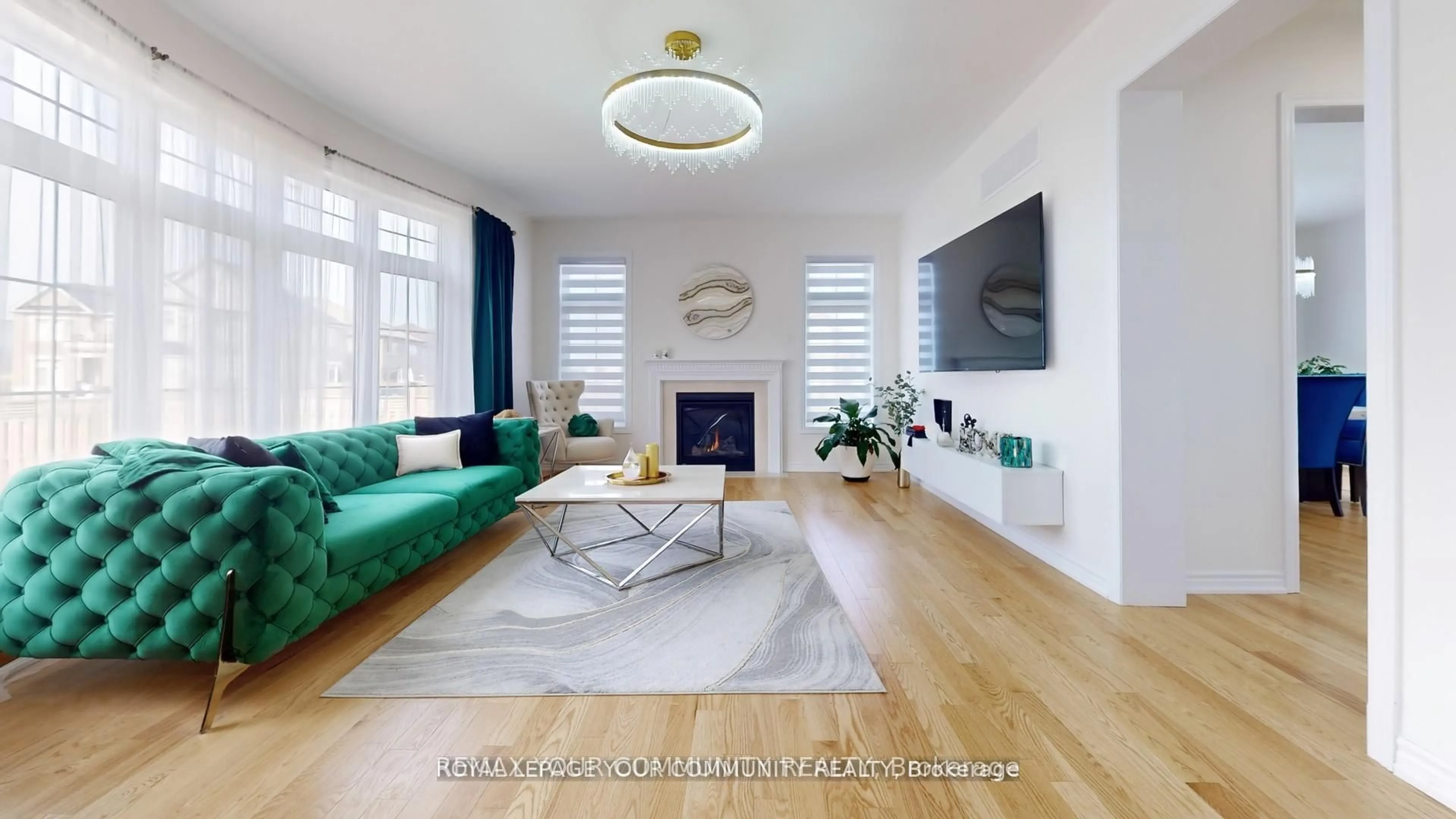 Living room with furniture, unknown for 1072 Wickham Rd, Innisfil Ontario L9S 0P8