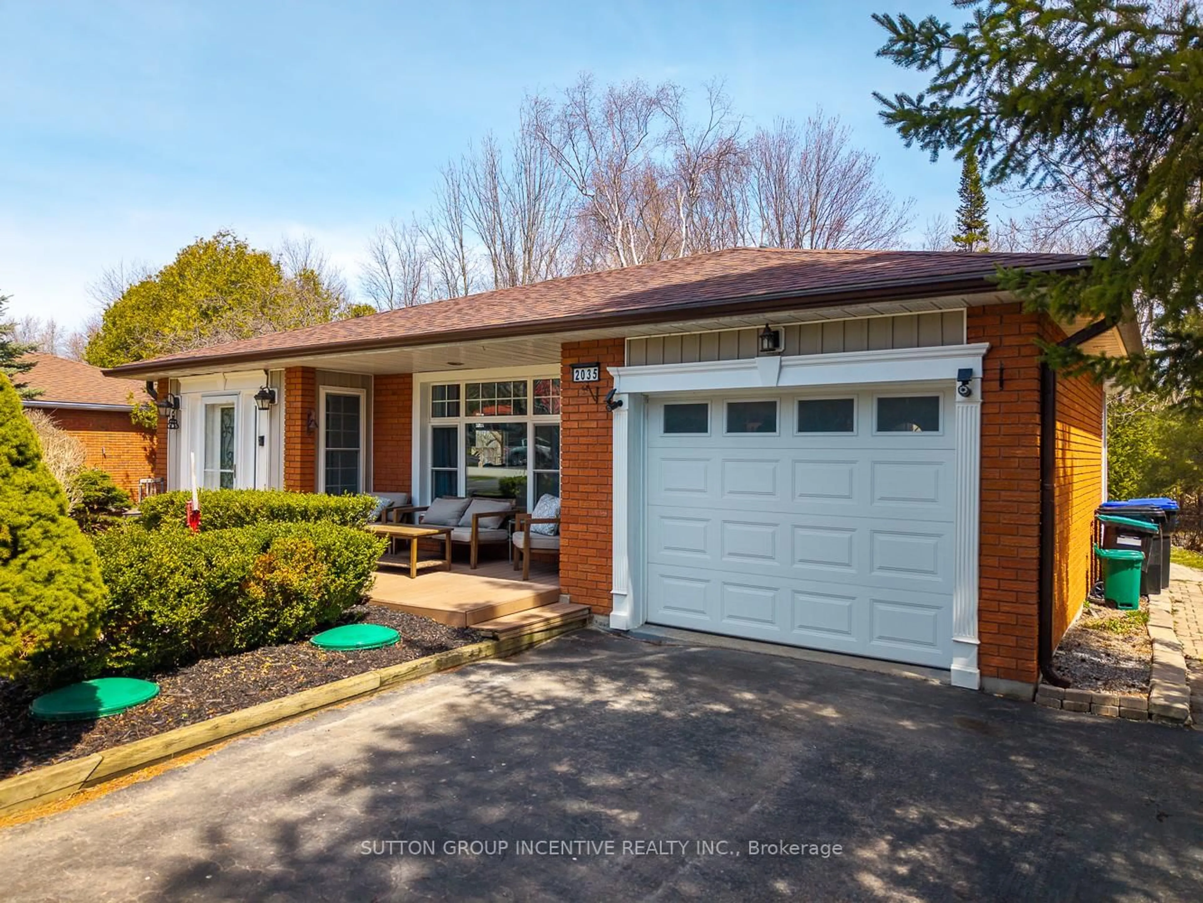 Home with brick exterior material, street for 2035 Craig Rd, Innisfil Ontario L9S 1T2