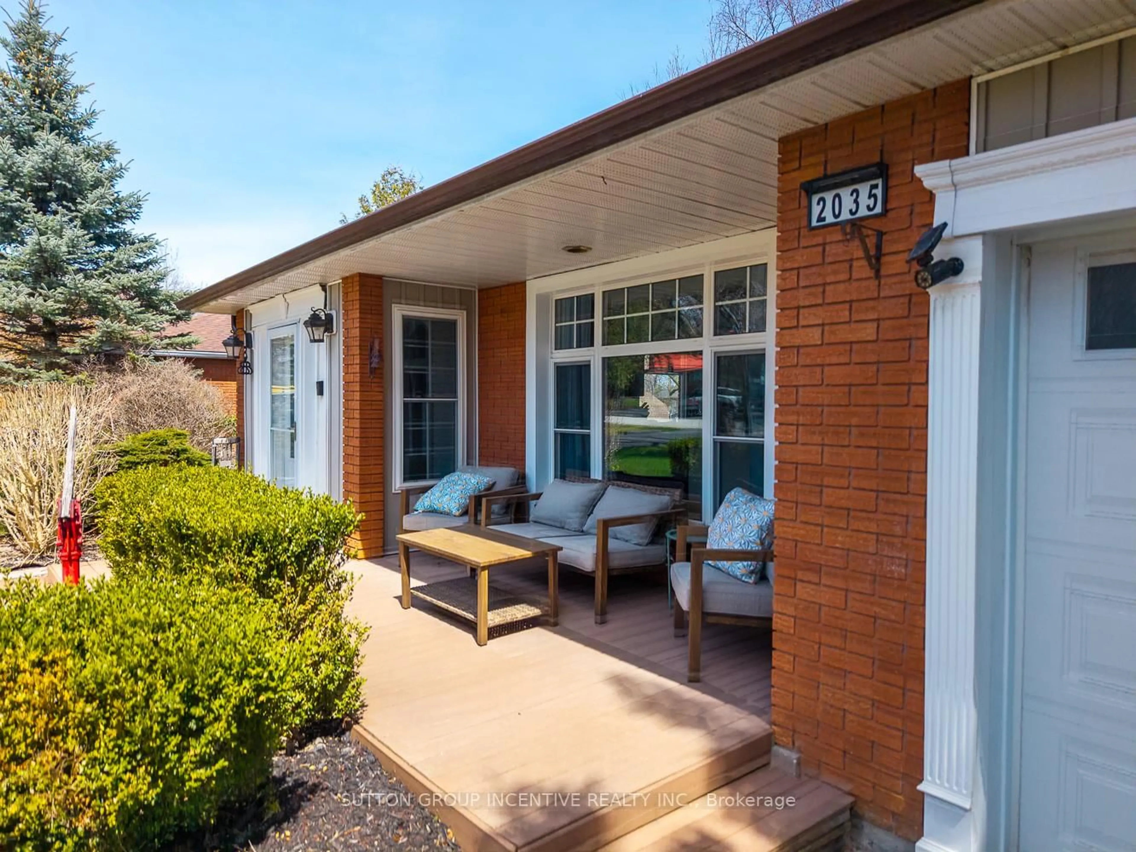 Home with brick exterior material, street for 2035 Craig Rd, Innisfil Ontario L9S 1T2