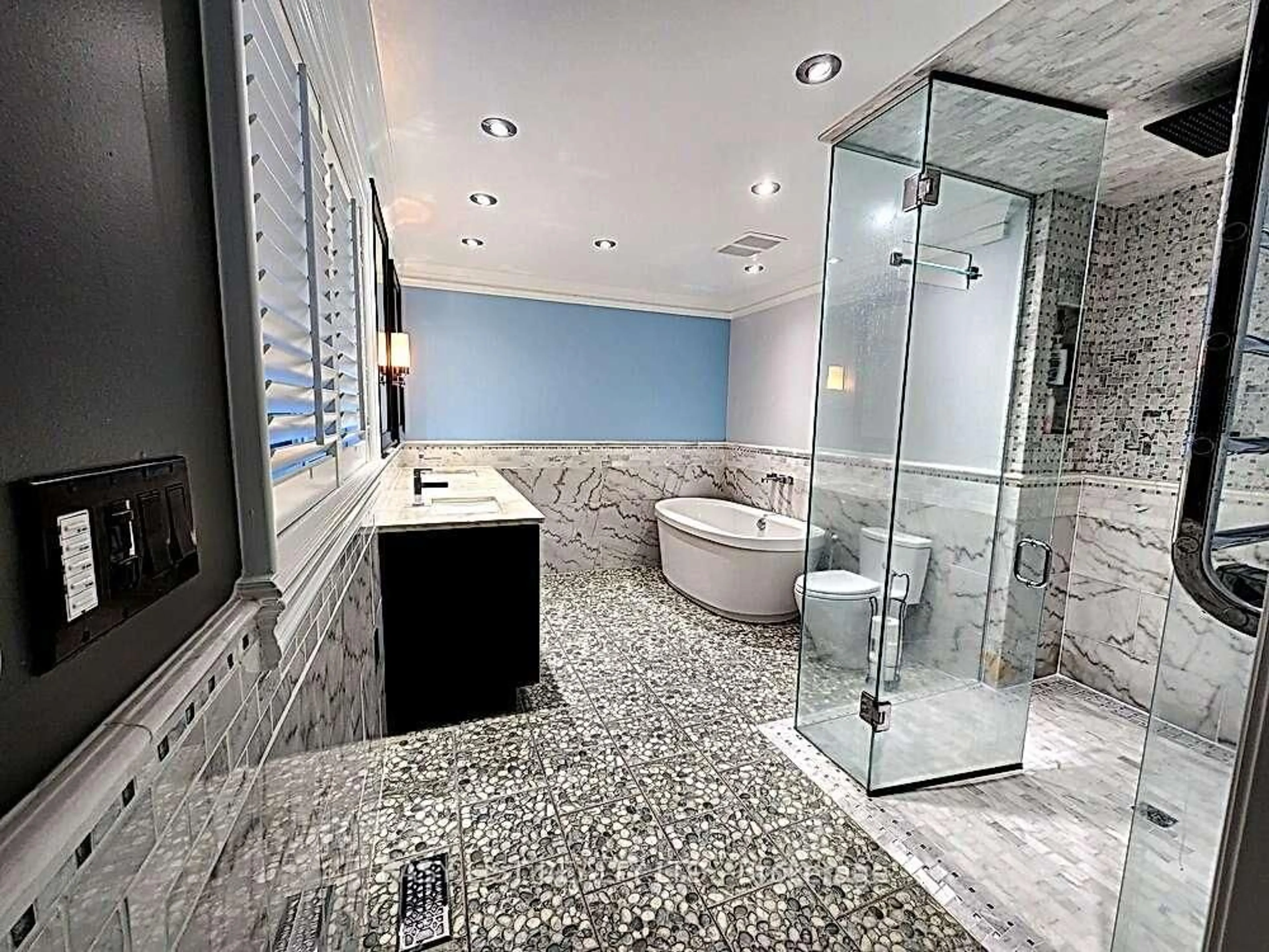 Contemporary bathroom, ceramic/tile floor for 48 Mill Run Gate, Uxbridge Ontario L9P 1R1