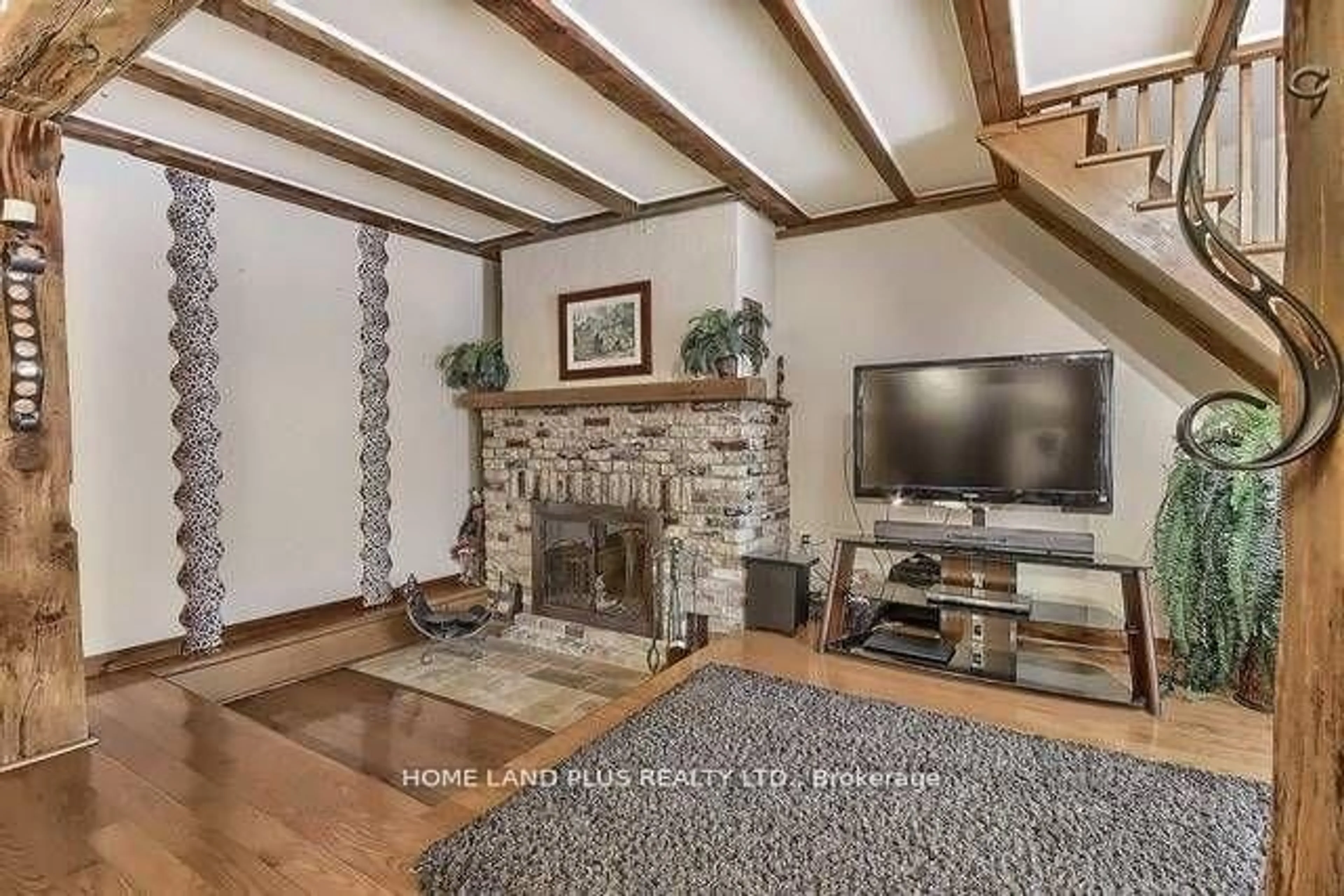 Living room with furniture, unknown for 17 Yongehurst Rd, Richmond Hill Ontario L4C 3T3