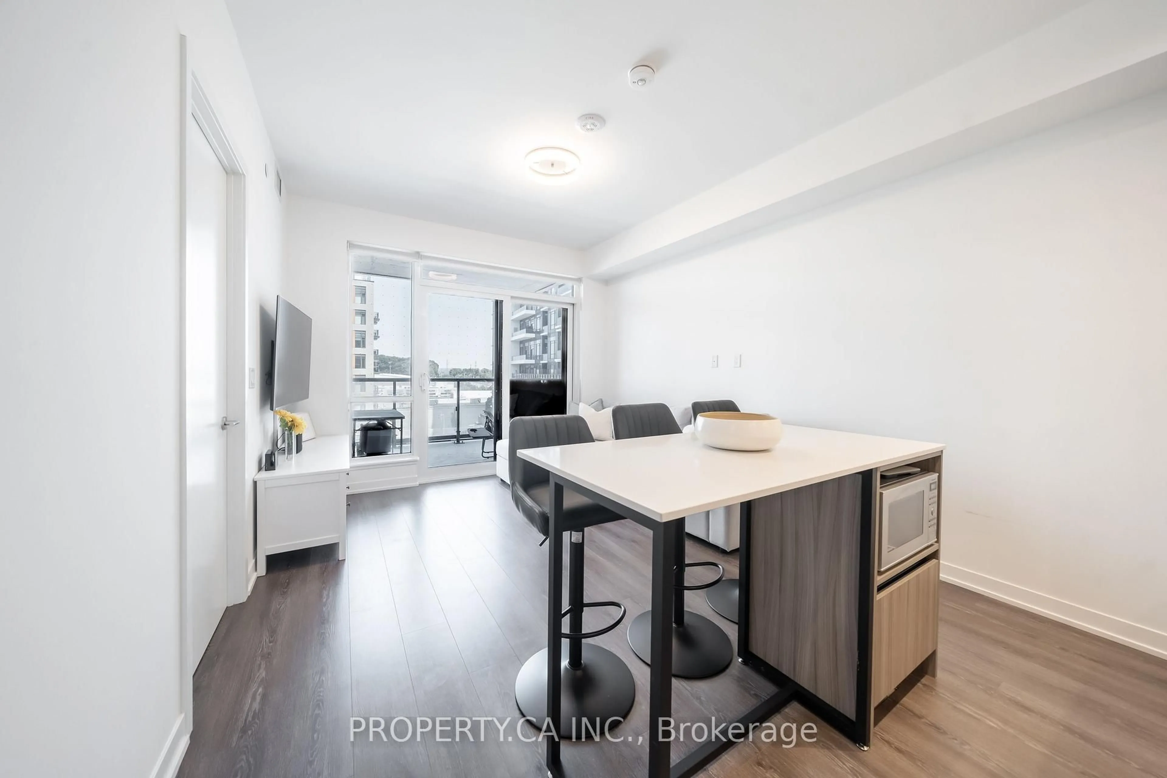 A pic of a room for 7950 Bathurst St #524, Vaughan Ontario L4J 0L4