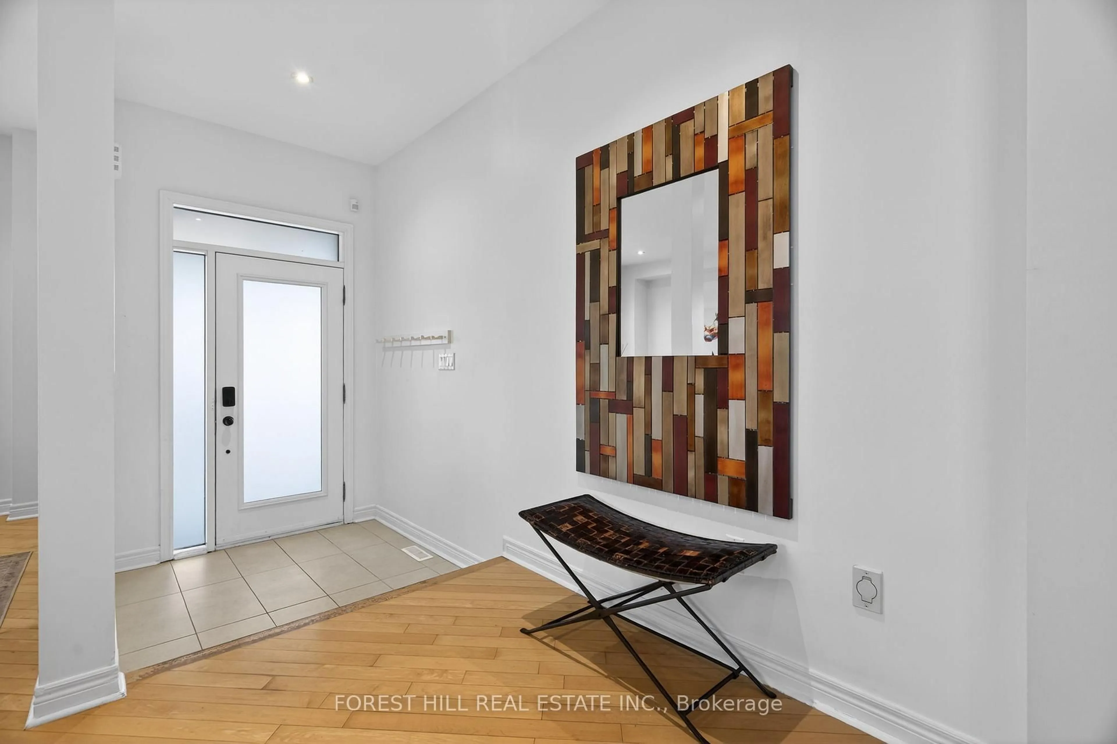 Indoor entryway for 64 canelli heights Crt, Vaughan Ontario L4J 8V5