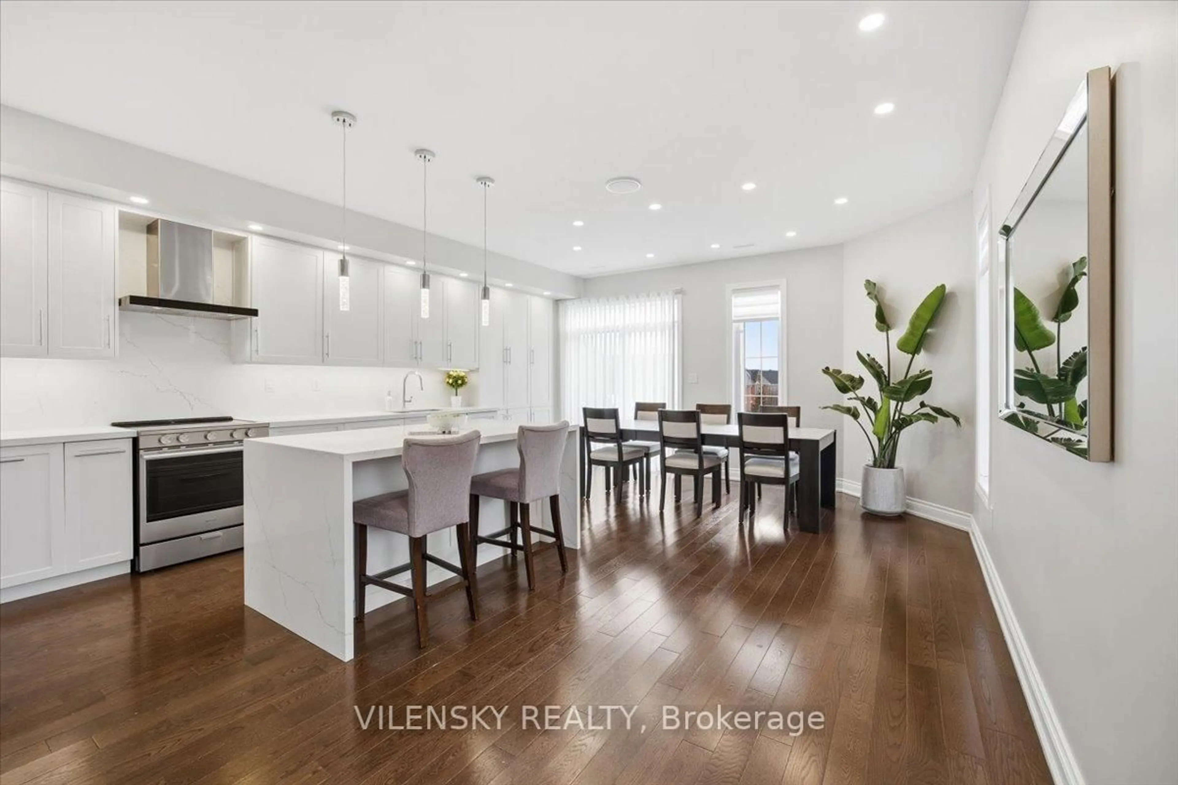 Open concept kitchen, wood/laminate floor for 41 Mack Clement Lane, Richmond Hill Ontario L4S 0G2