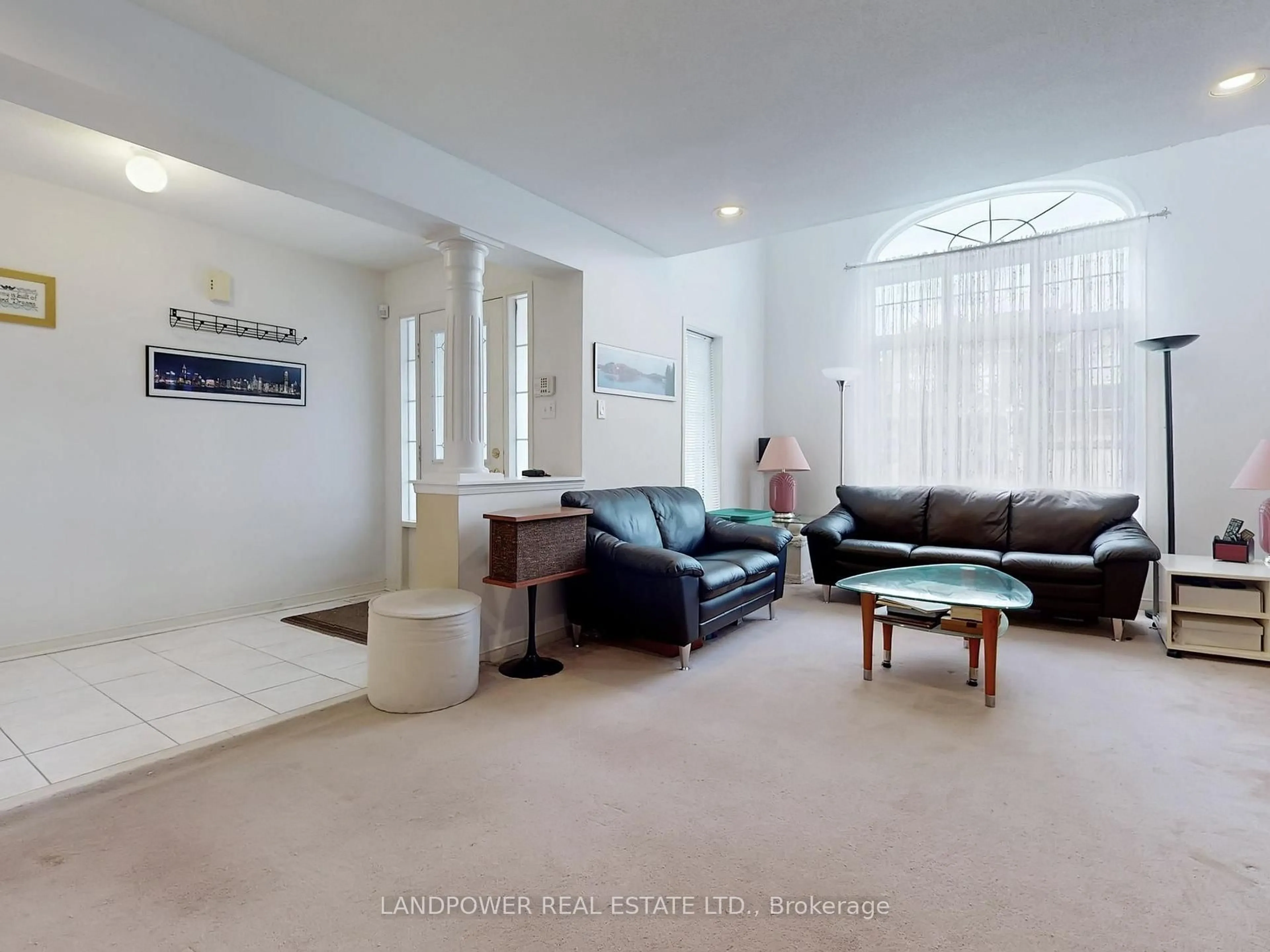 Living room with furniture, carpet floor for 82 Littleleaf Cres, Markham Ontario L3S 4E9