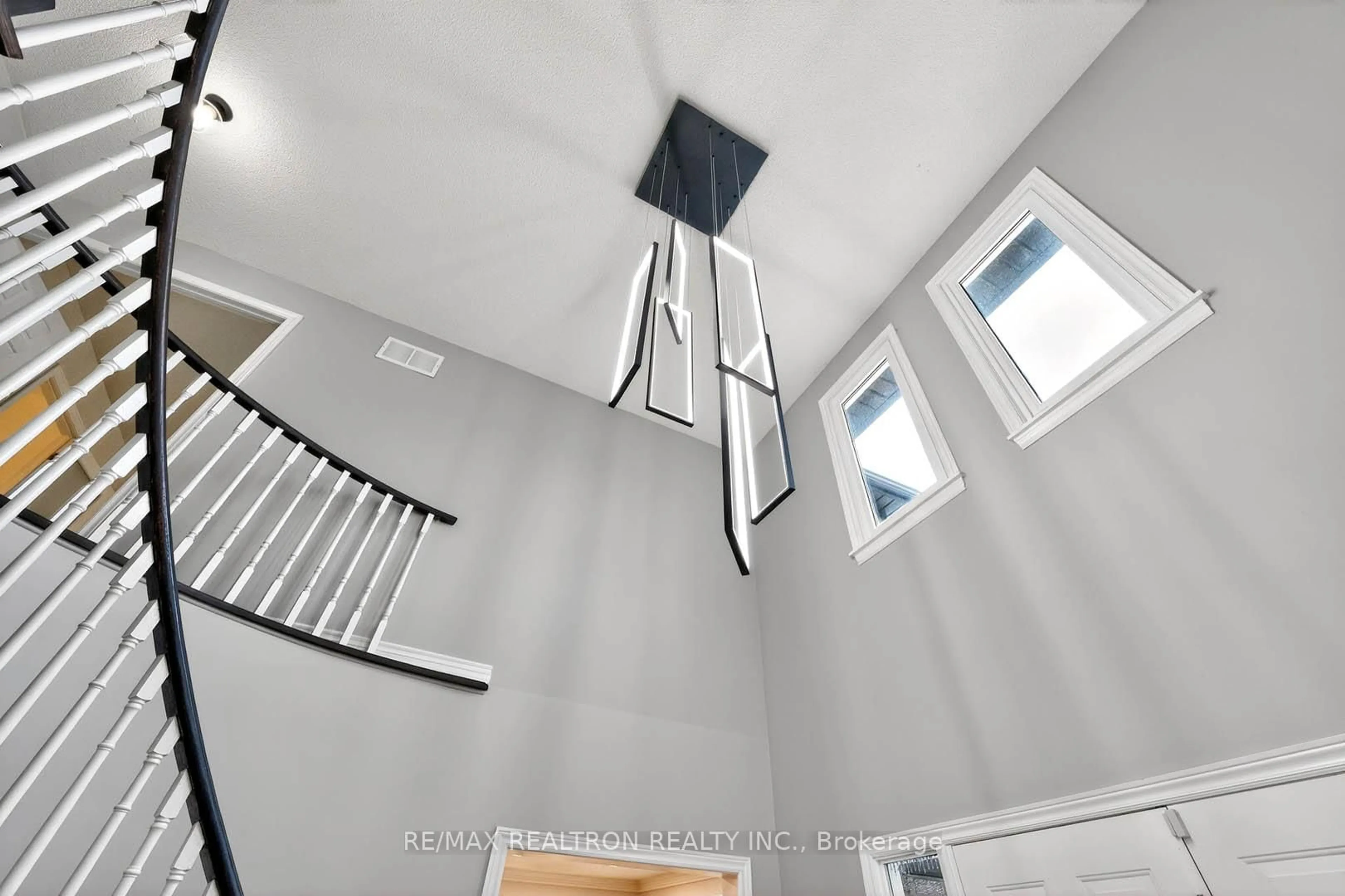 Unknown for 10 Mcclenny Dr, Aurora Ontario L4G 5P9