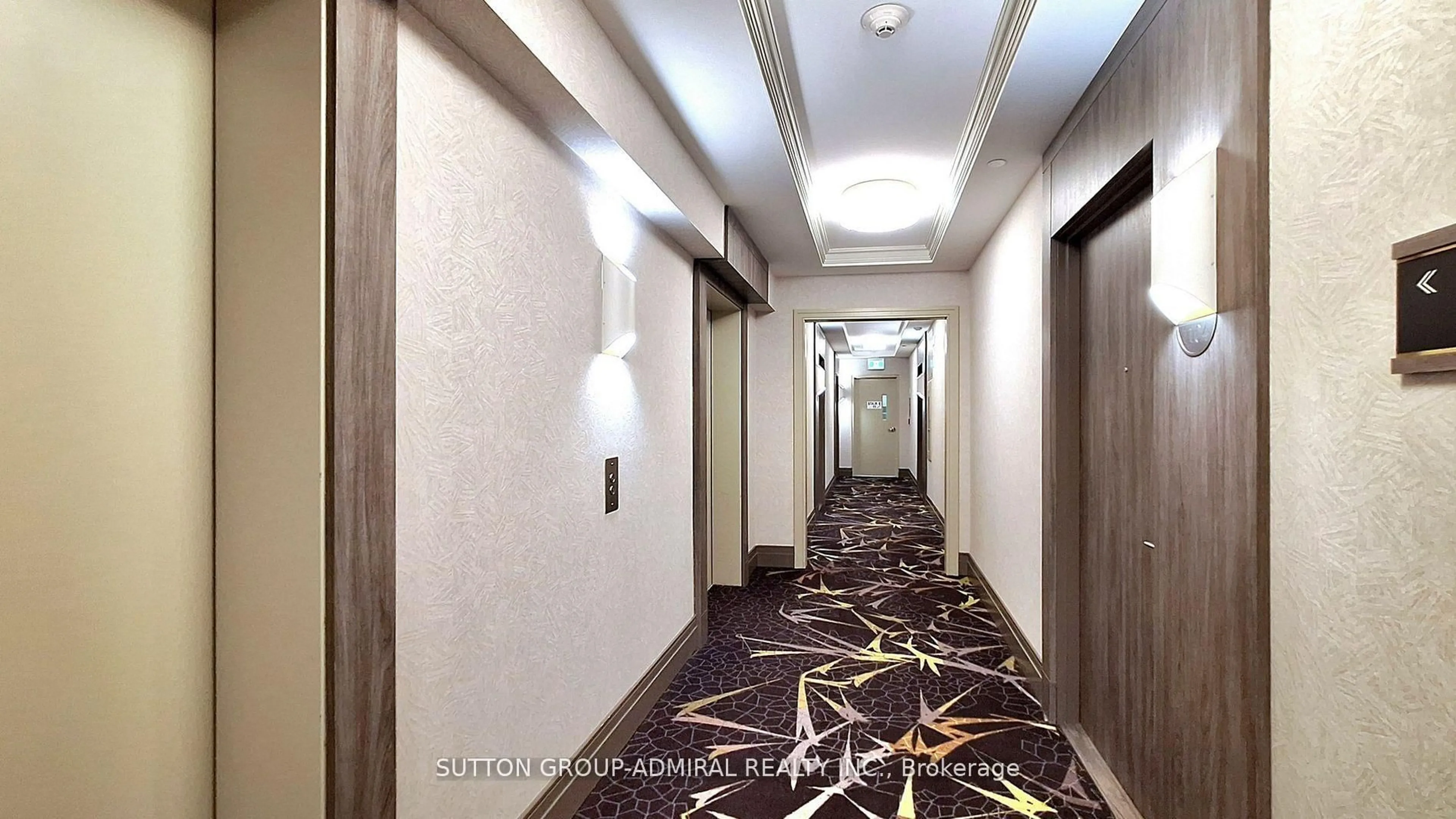 Indoor foyer for 20 Gatineau Dr #1103, Vaughan Ontario L4J 0L3