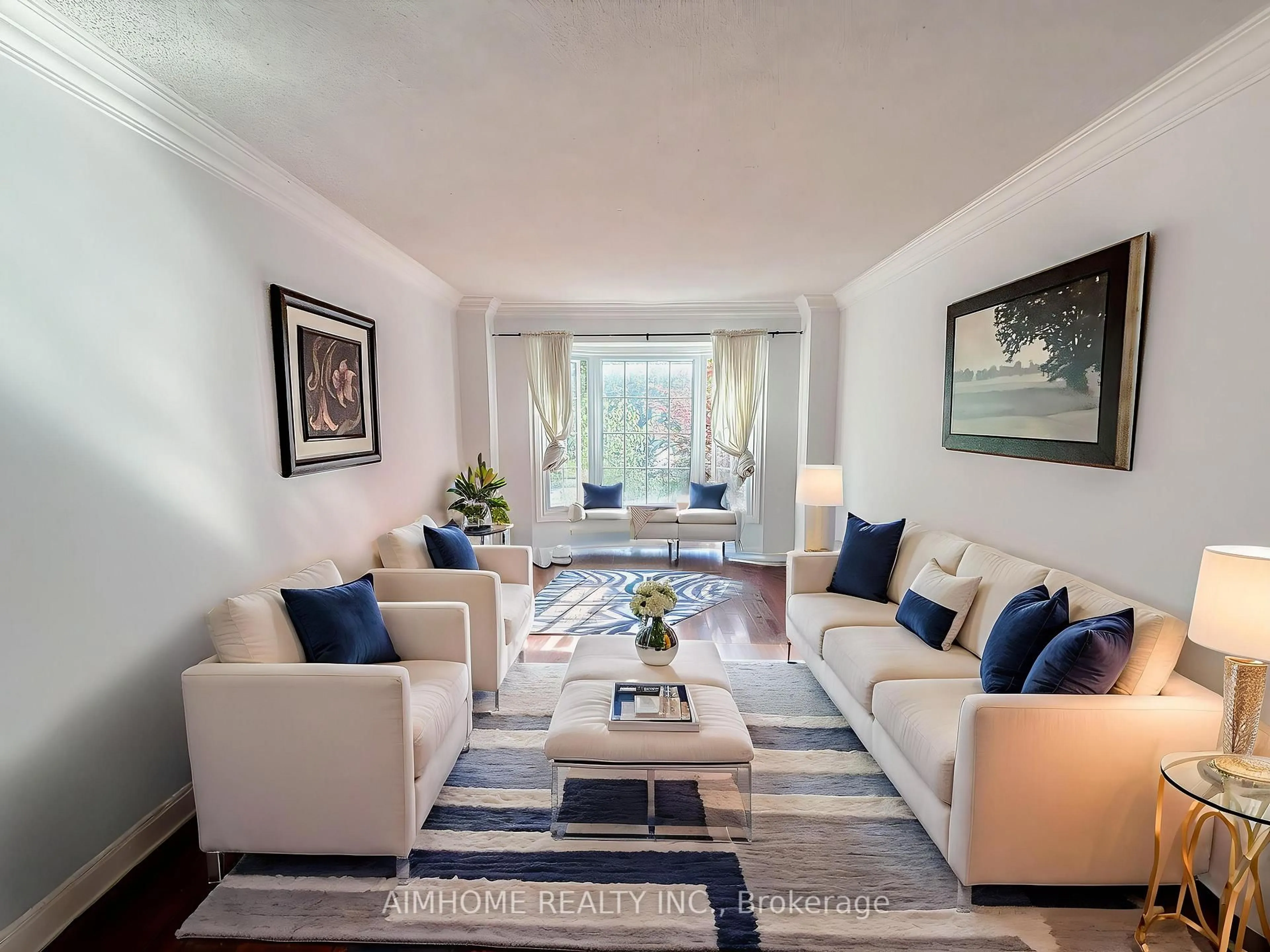 Living room with furniture, unknown for 87 Ballard Cres, Newmarket Ontario L3X 1S2
