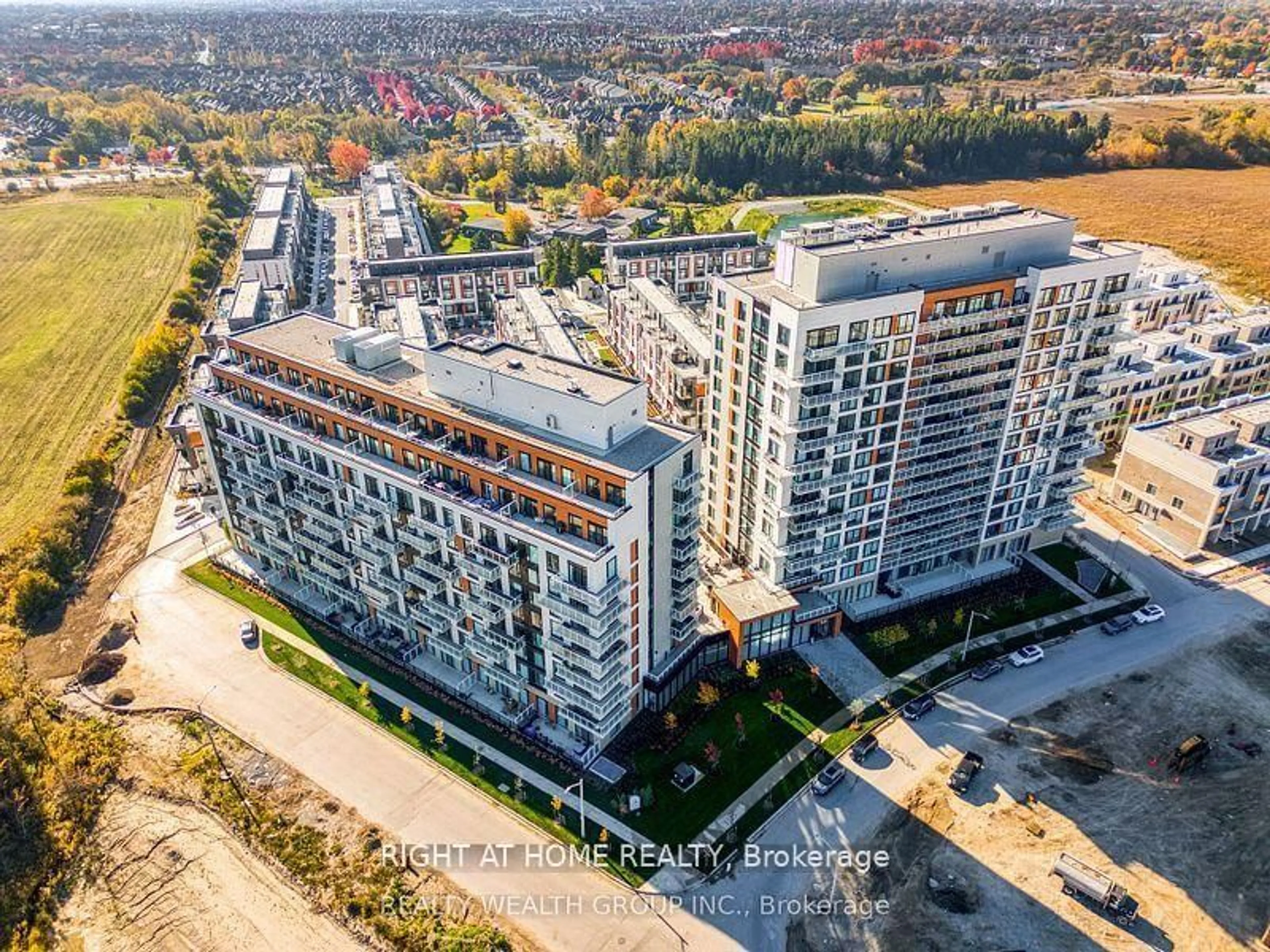 A pic from outside/outdoor area/front of a property/back of a property/a pic from drone, city buildings view from balcony for 6 DAVID EYER Rd #207, Richmond Hill Ontario L4S 0N5
