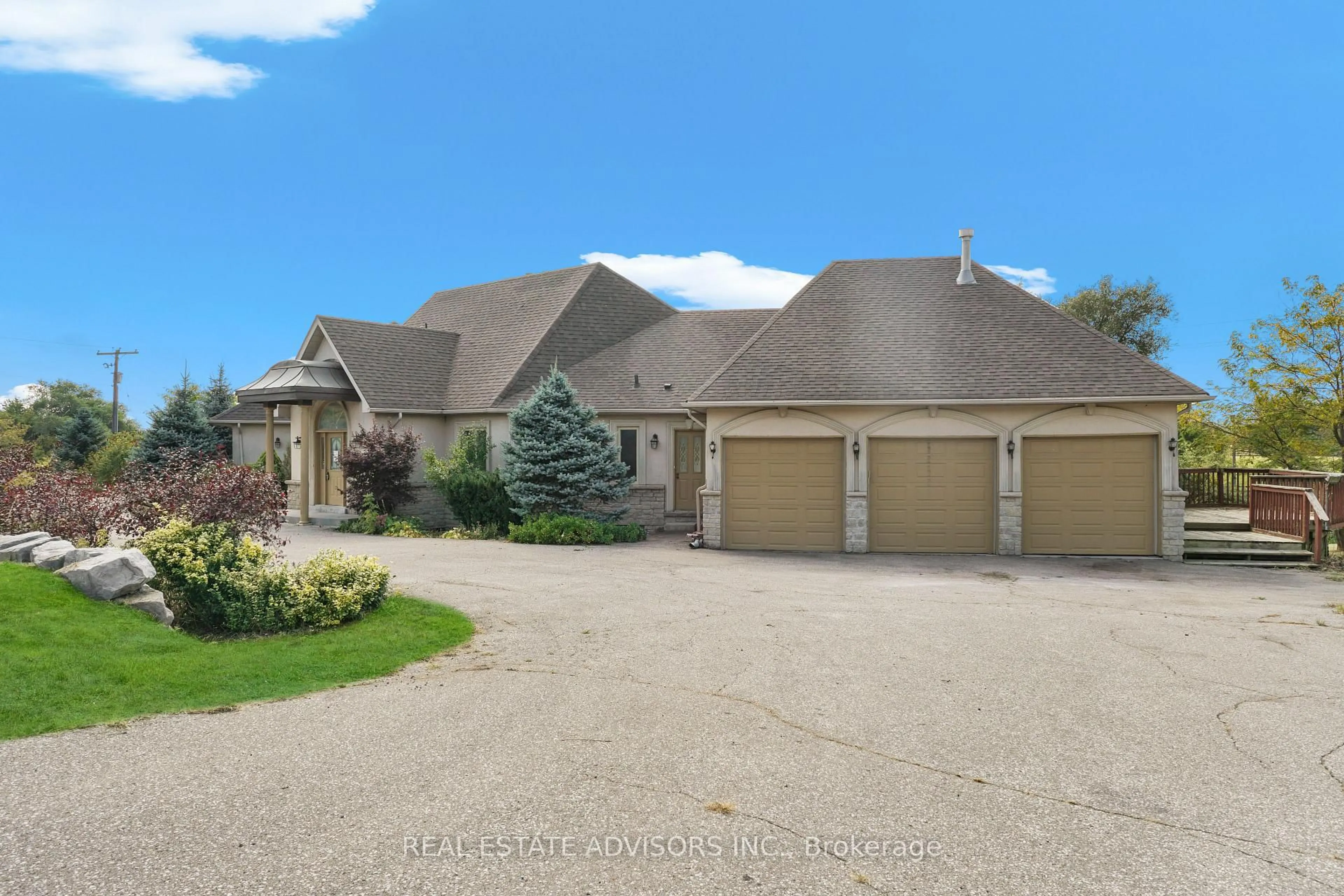 A pic from outside/outdoor area/front of a property/back of a property/a pic from drone, street for 20 Bells Lake Rd, King Ontario L0G 1T0