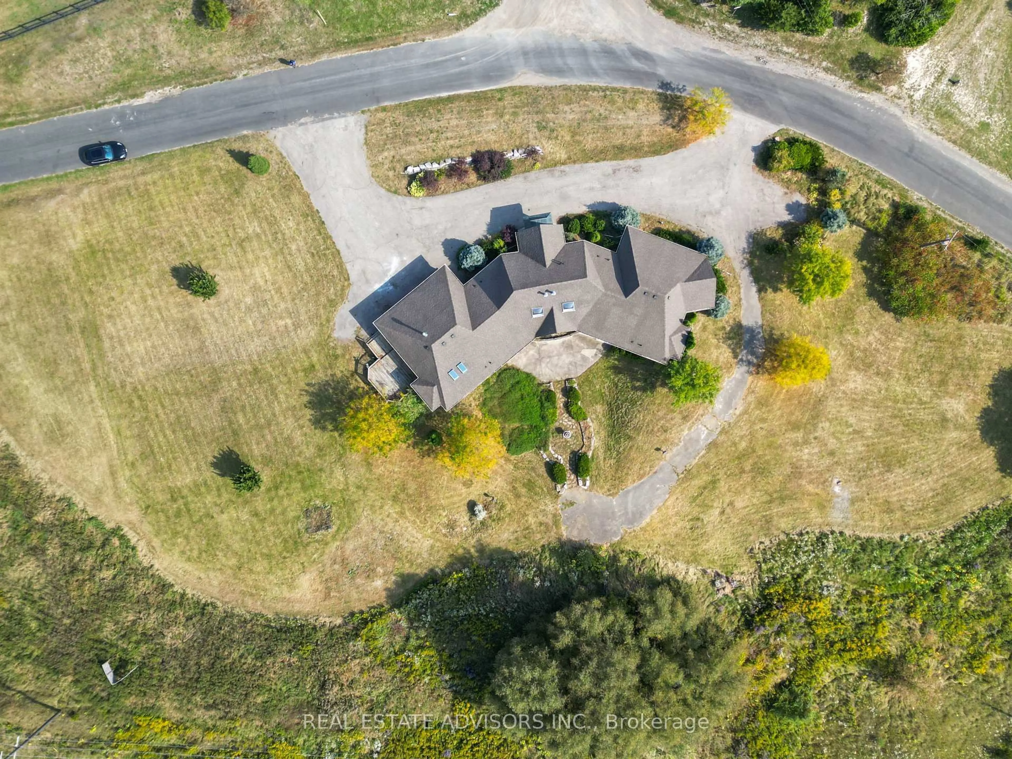 A pic from outside/outdoor area/front of a property/back of a property/a pic from drone, street for 20 Bells Lake Rd, King Ontario L0G 1T0