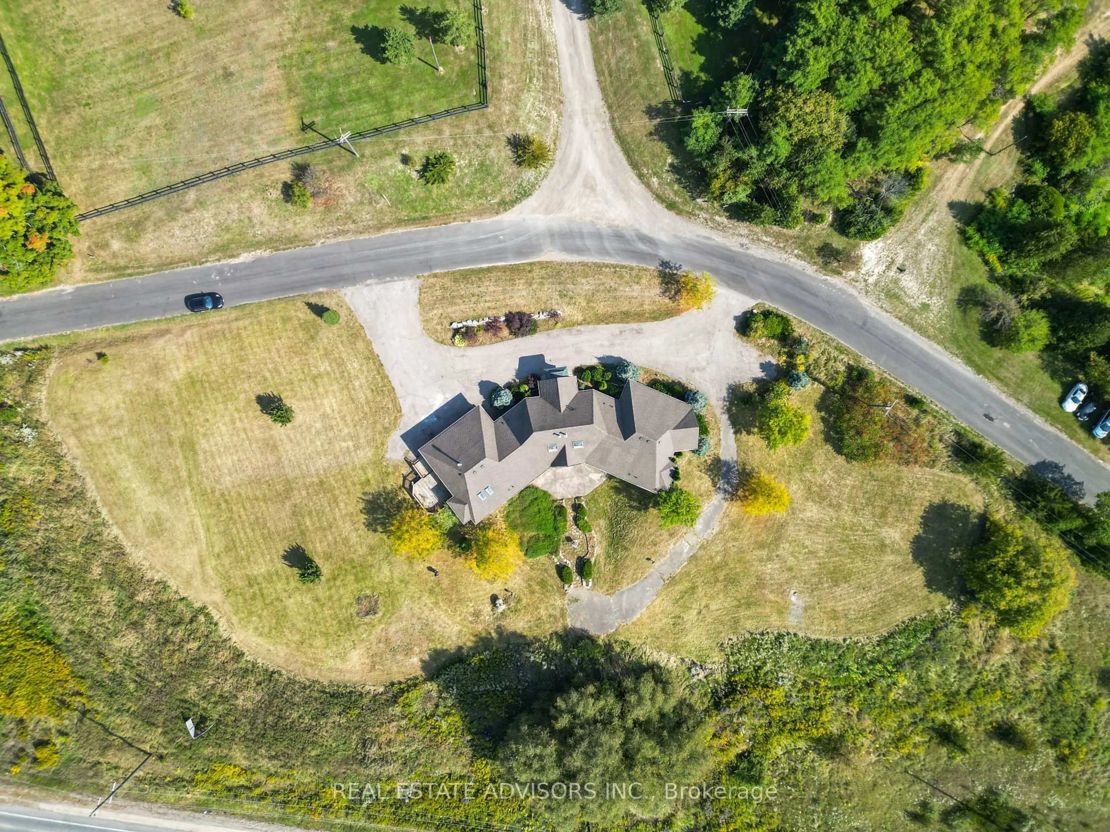A pic from outside/outdoor area/front of a property/back of a property/a pic from drone, street for 20 Bells Lake Rd, King Ontario L0G 1T0