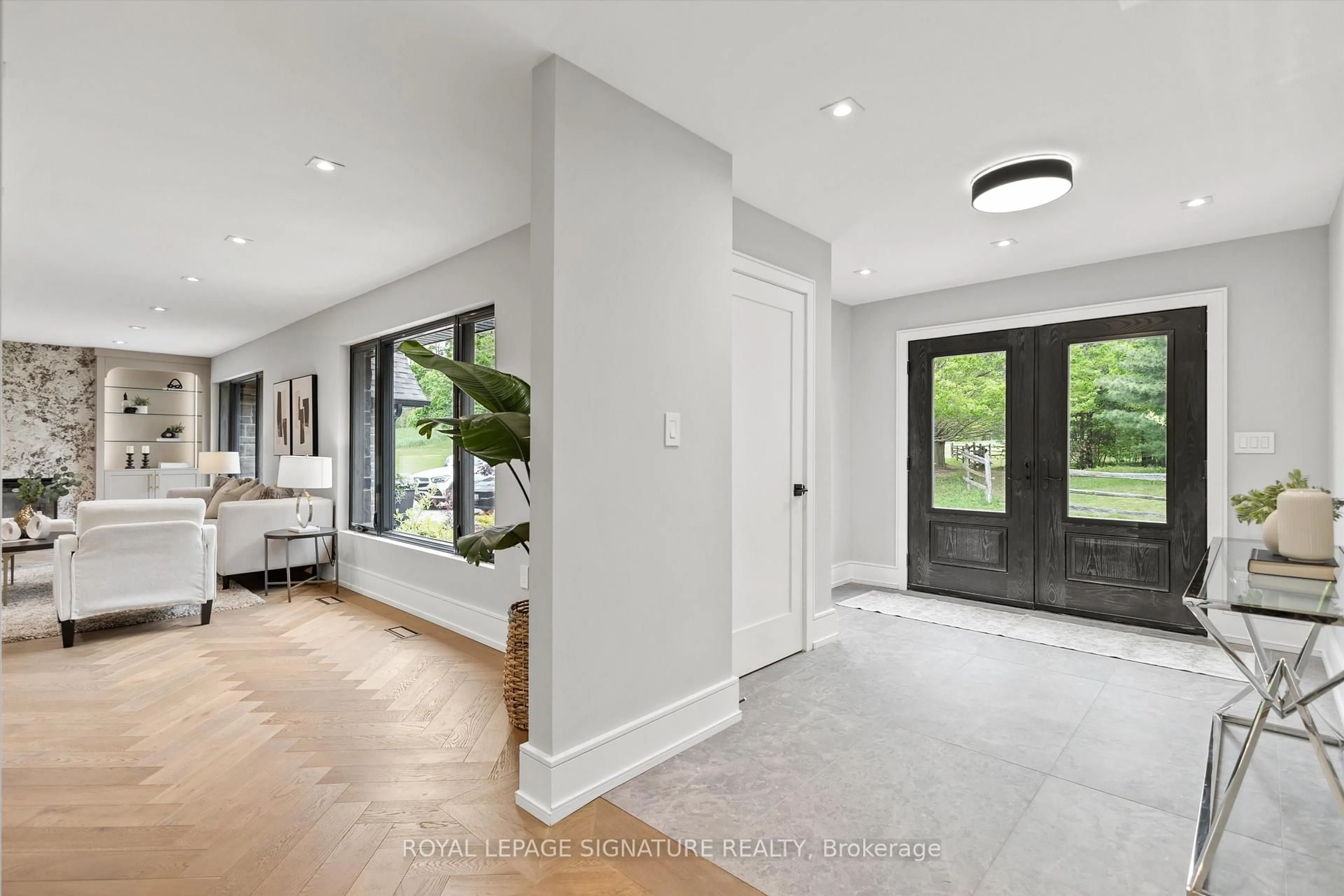 Indoor entryway for 16455 11th Concession, King Ontario L0G 1T0