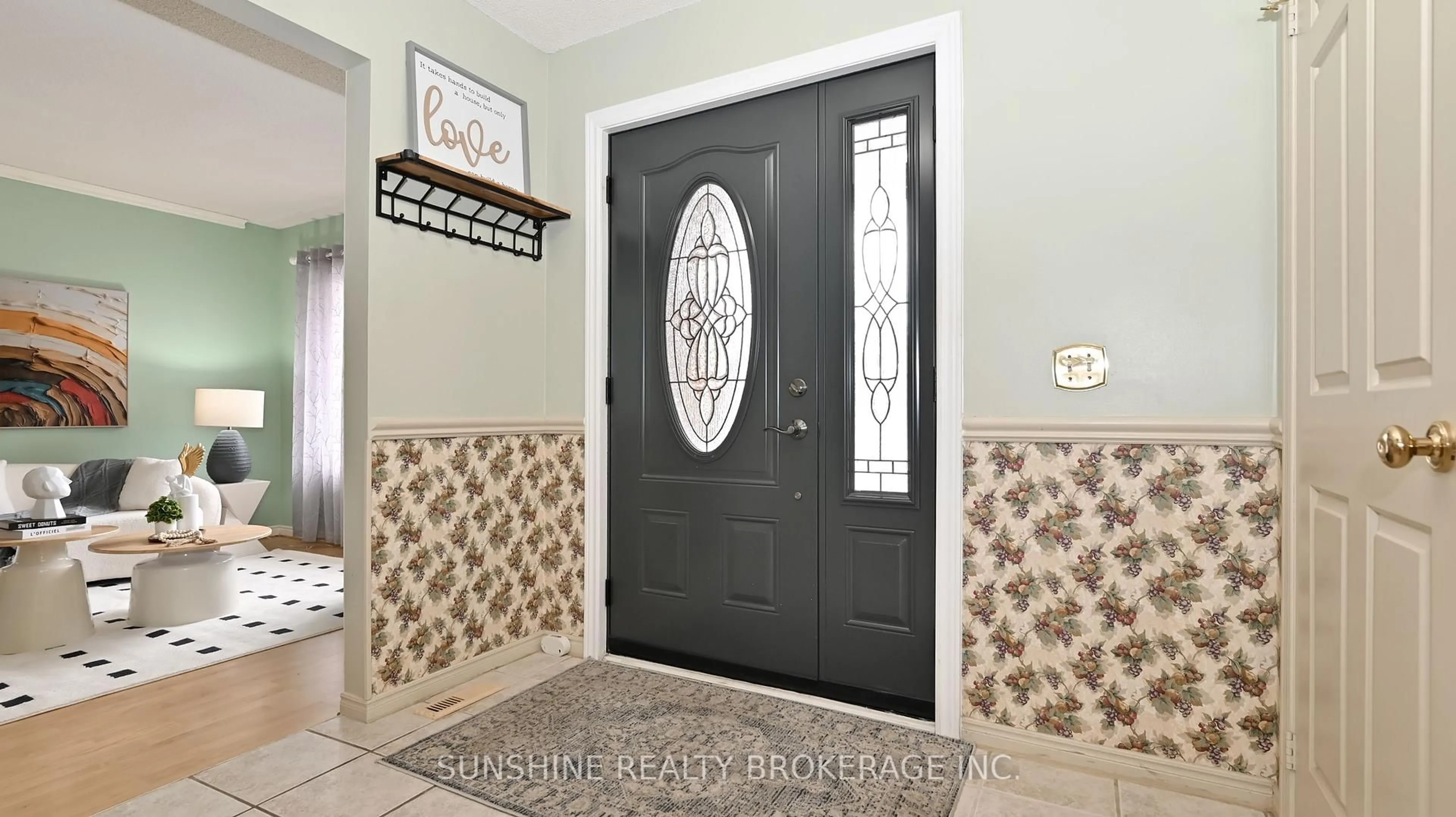 Indoor entryway for 36 Hemlock Dr, Markham Ontario L3P 4M6