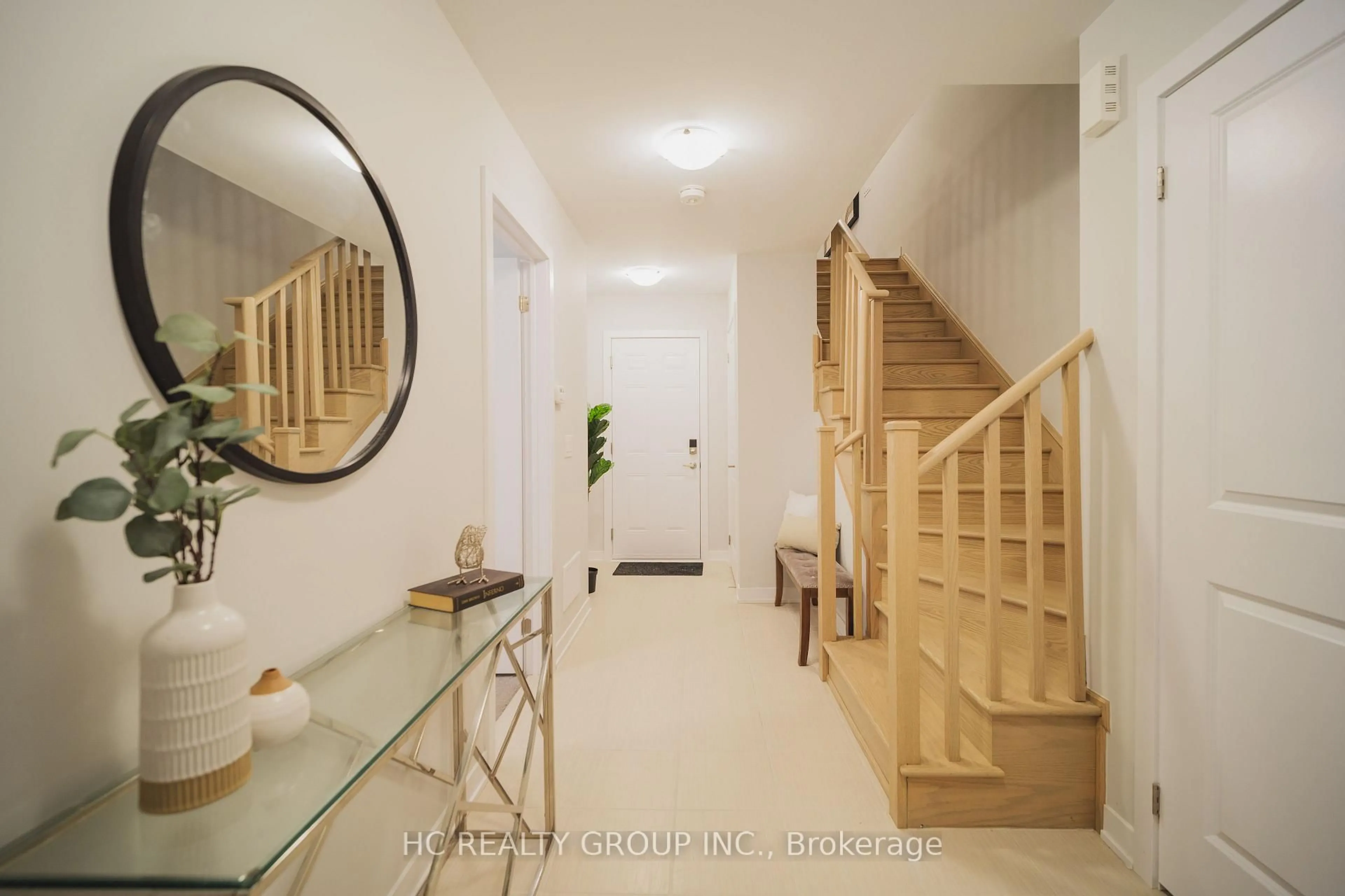 Indoor entryway for 46 York Downs Blvd, Markham Ontario L6C 3K3