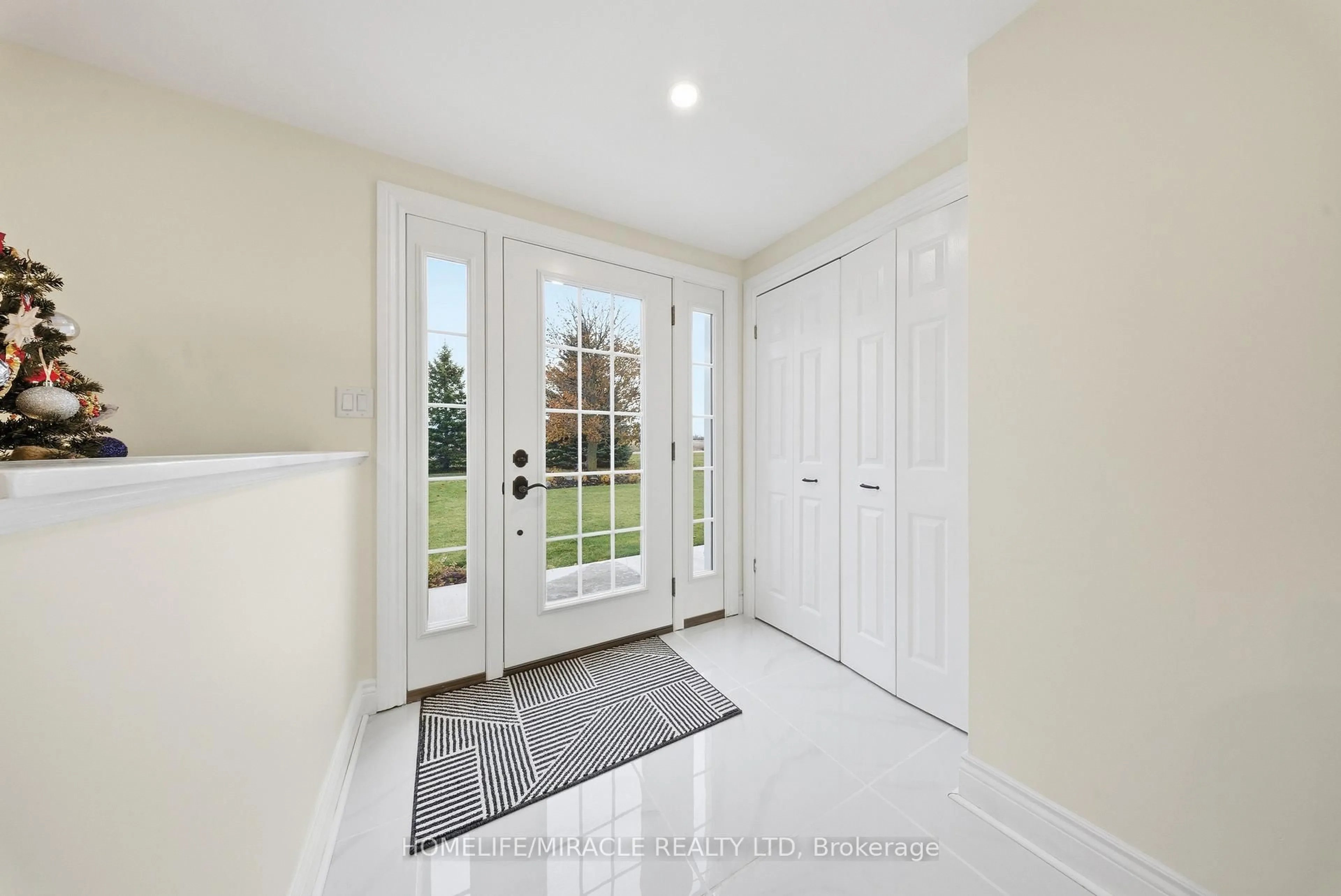 Indoor entryway for 4700 Concession Rd 3, Adjala-Tosorontio Ontario L9R 1V1
