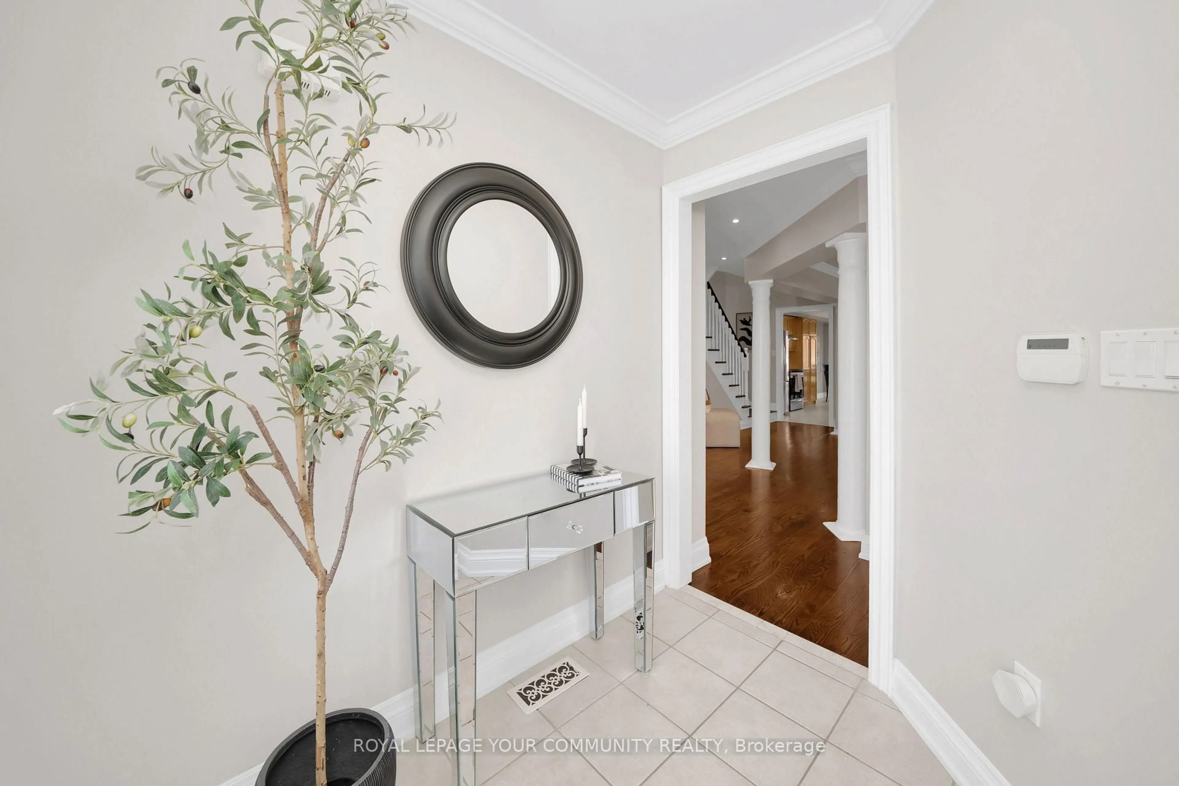 Indoor entryway for 57 Deepsprings Cres, Vaughan Ontario L6A 3L7