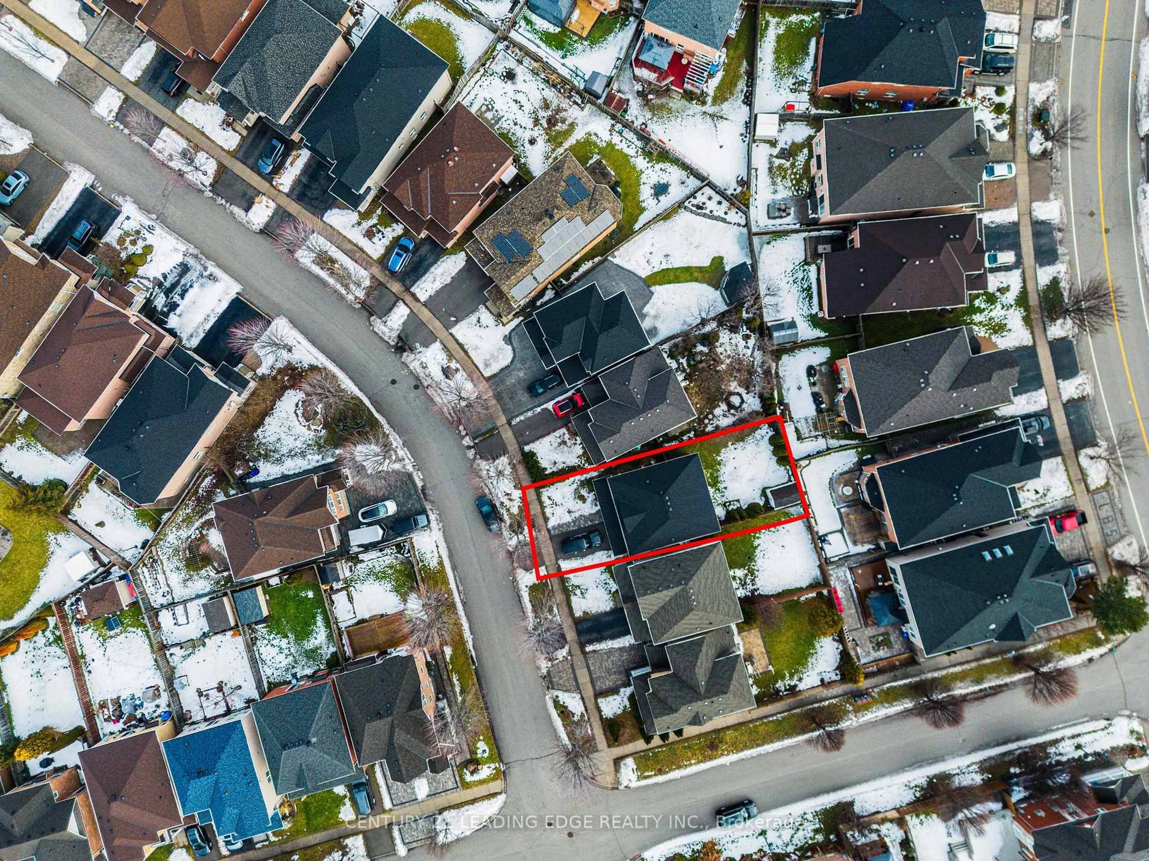 A pic from outside/outdoor area/front of a property/back of a property/a pic from drone, street for 37 Landsdown Cres, Markham Ontario L6E 1M6