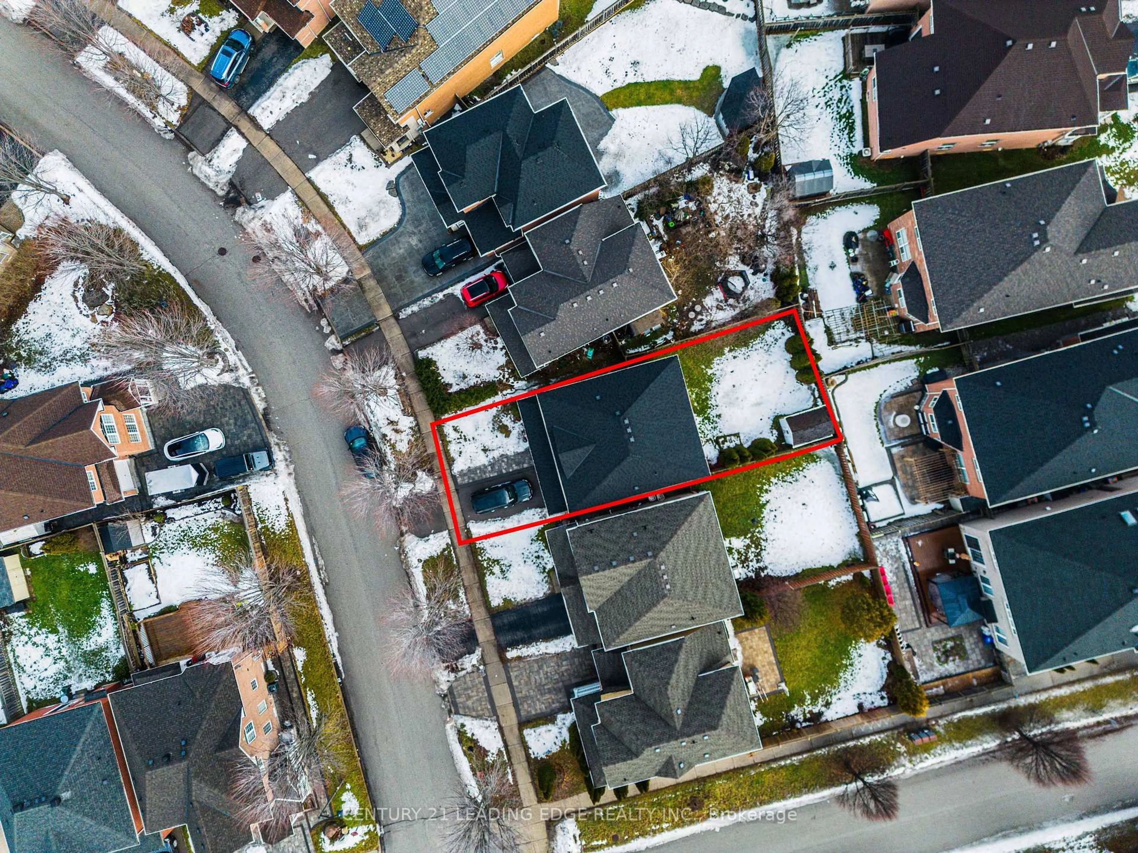 A pic from outside/outdoor area/front of a property/back of a property/a pic from drone, street for 37 Landsdown Cres, Markham Ontario L6E 1M6