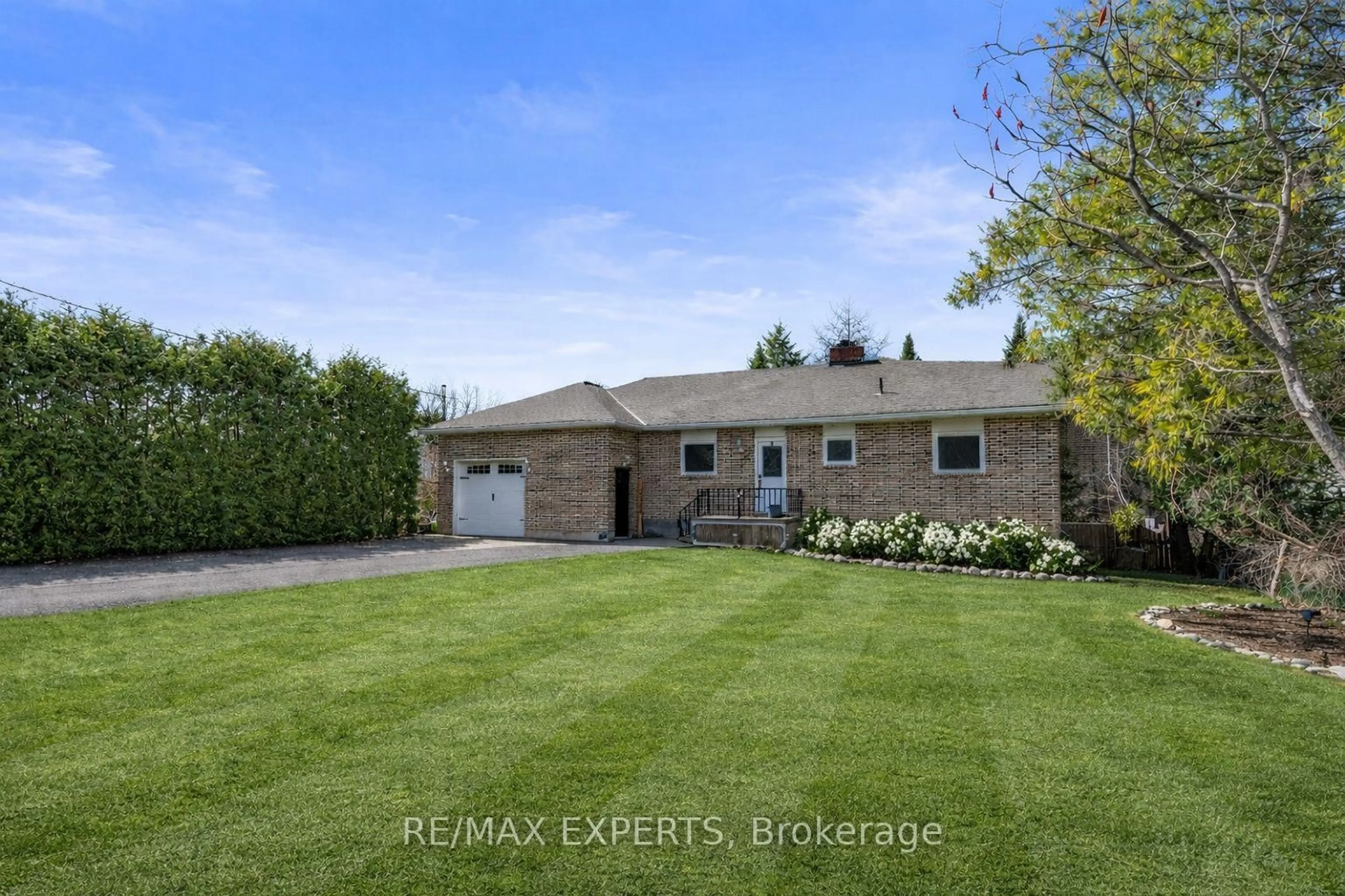 A pic from outside/outdoor area/front of a property/back of a property/a pic from drone, street for 6 Otter Cove Rd, Georgina Ontario L0E 1N0