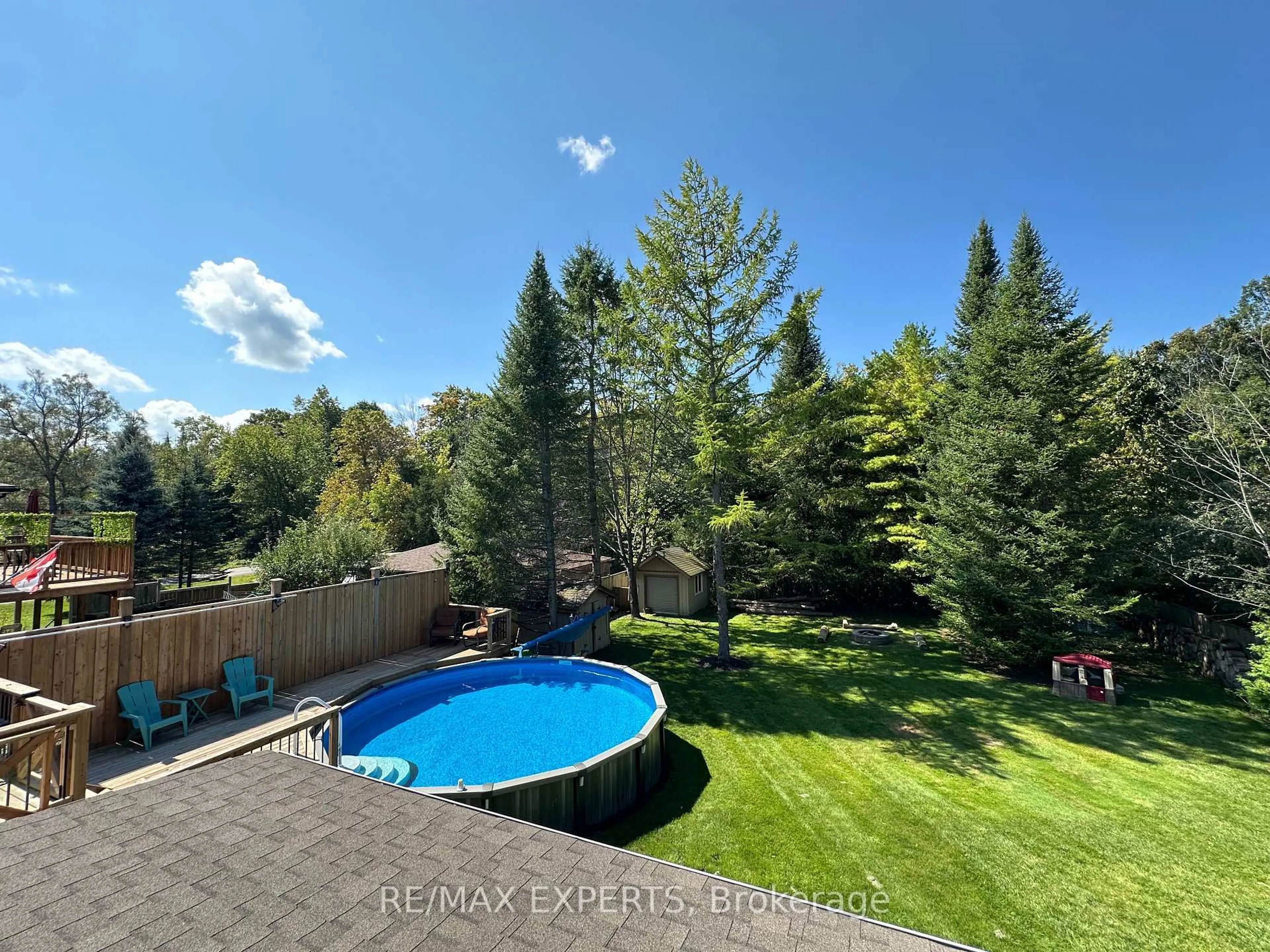 A pic from outside/outdoor area/front of a property/back of a property/a pic from drone, water/lake/river/ocean view for 6 Otter Cove Rd, Georgina Ontario L0E 1N0