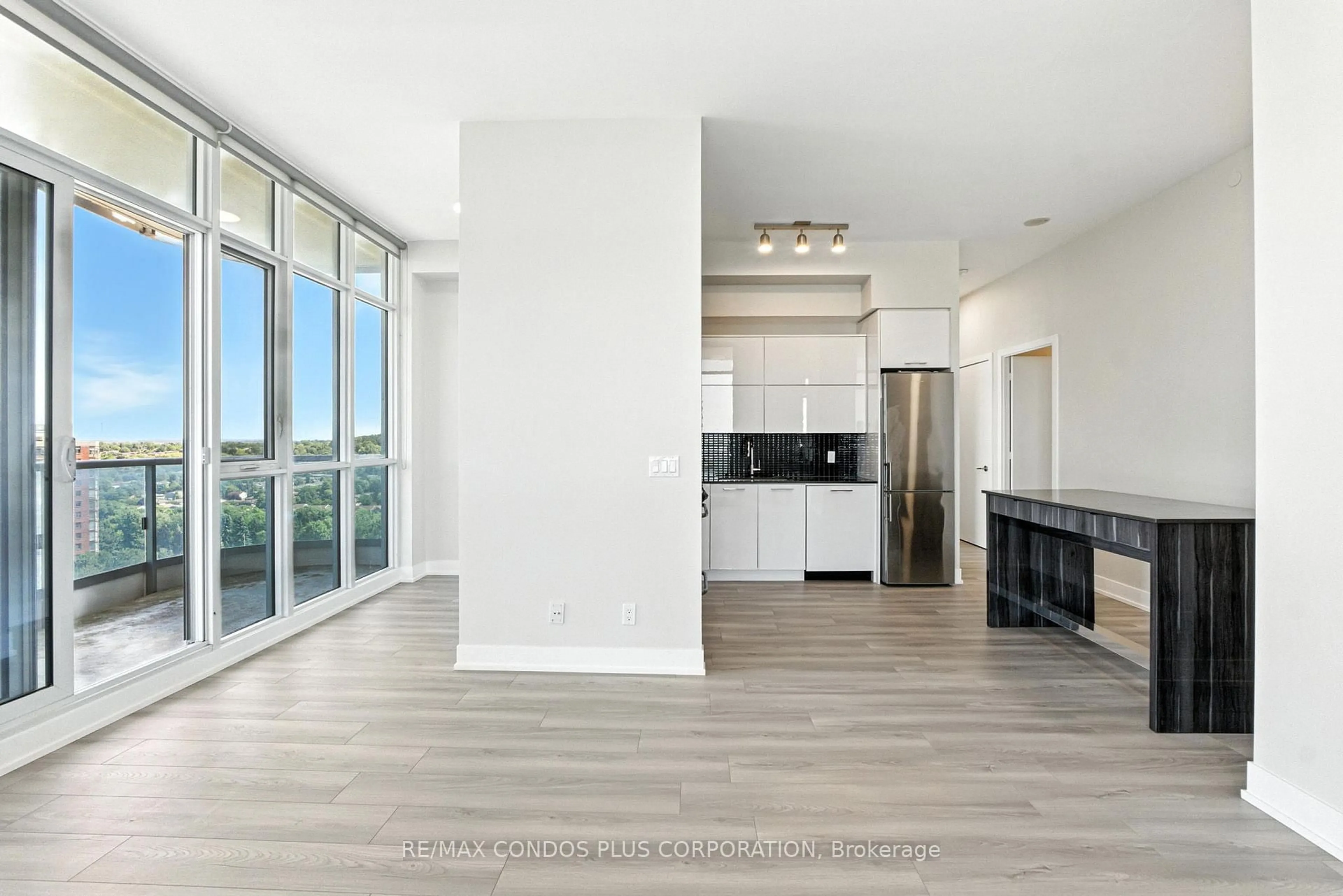 Open concept kitchen, unknown for 9471 Yonge St #Lph15, Richmond Hill Ontario L4C 0Z5