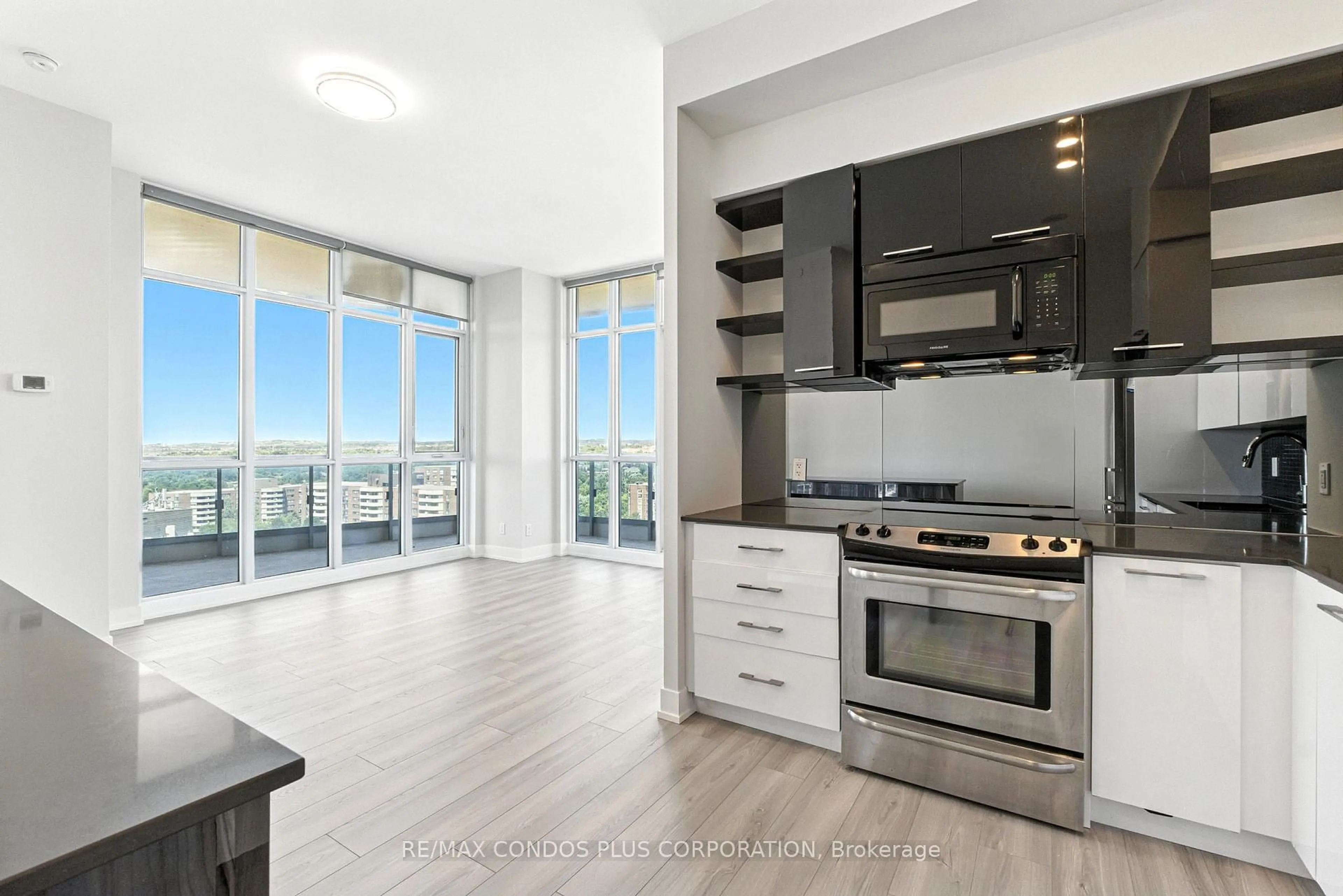 Open concept kitchen, unknown for 9471 Yonge St #Lph15, Richmond Hill Ontario L4C 0Z5