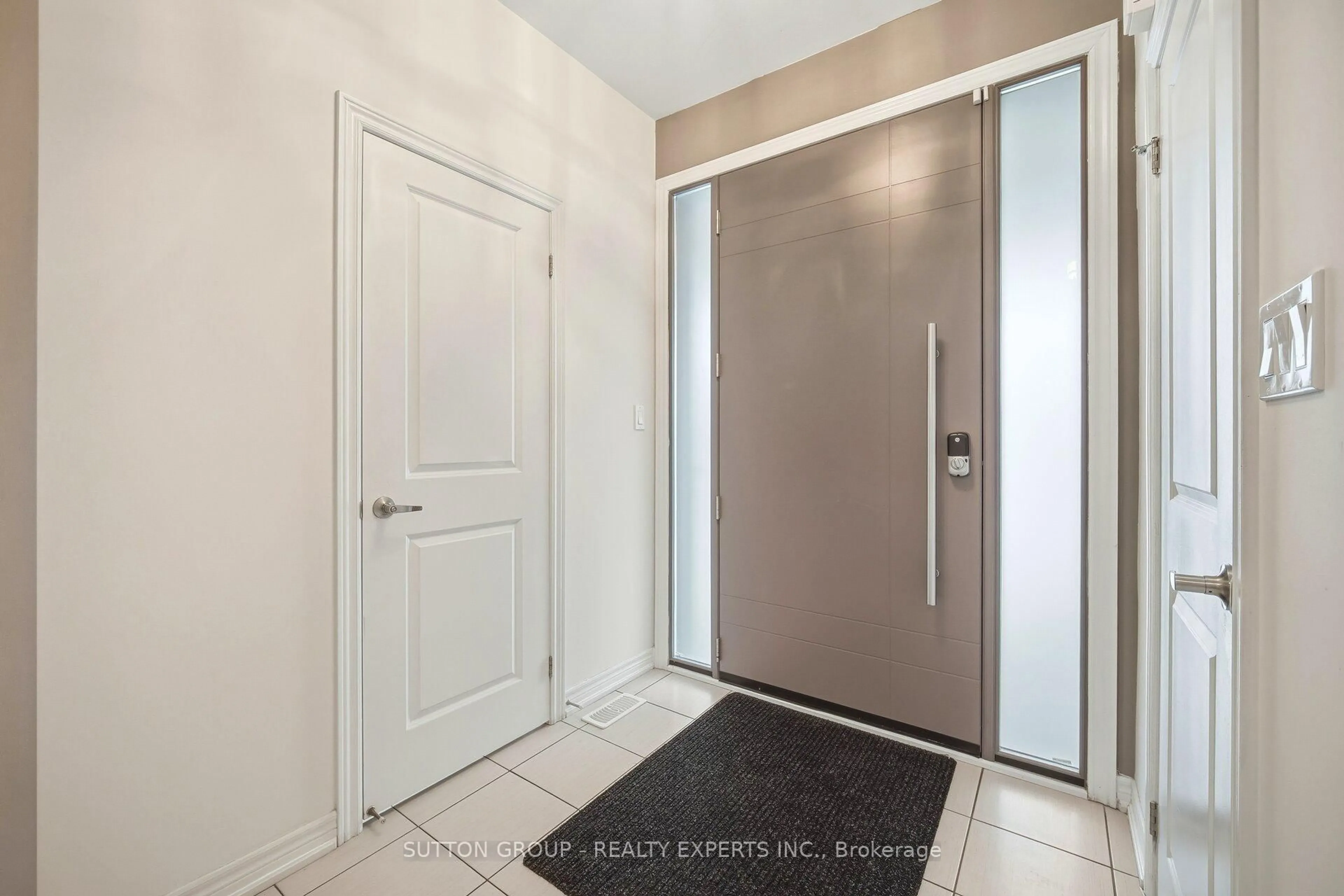 Indoor entryway for 146 Beaconsfield Dr, Vaughan Ontario L4H 4L7