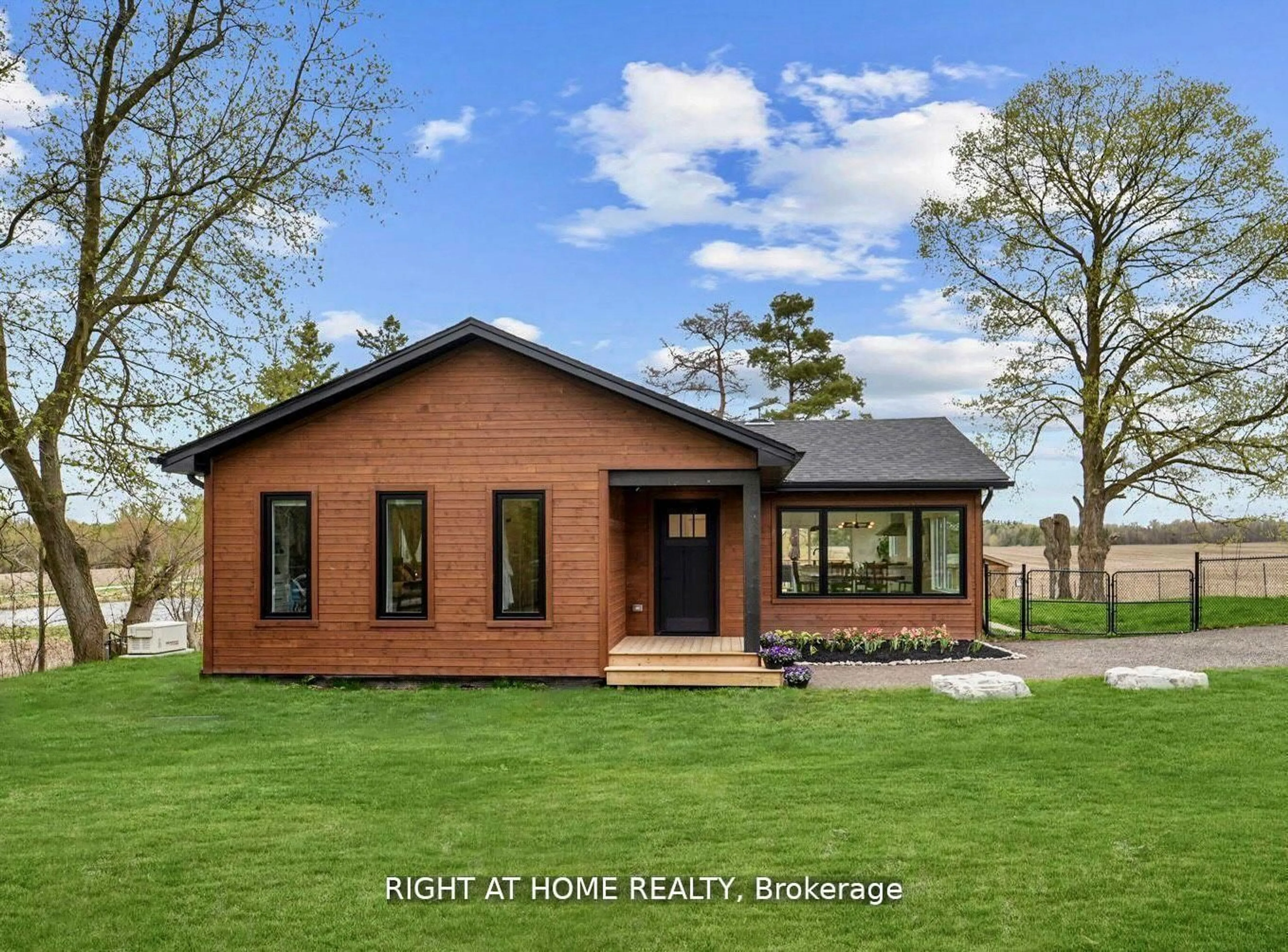 Home with brick exterior material, building for 17083 Warden Ave, Whitchurch-Stouffville Ontario L4A 2W1