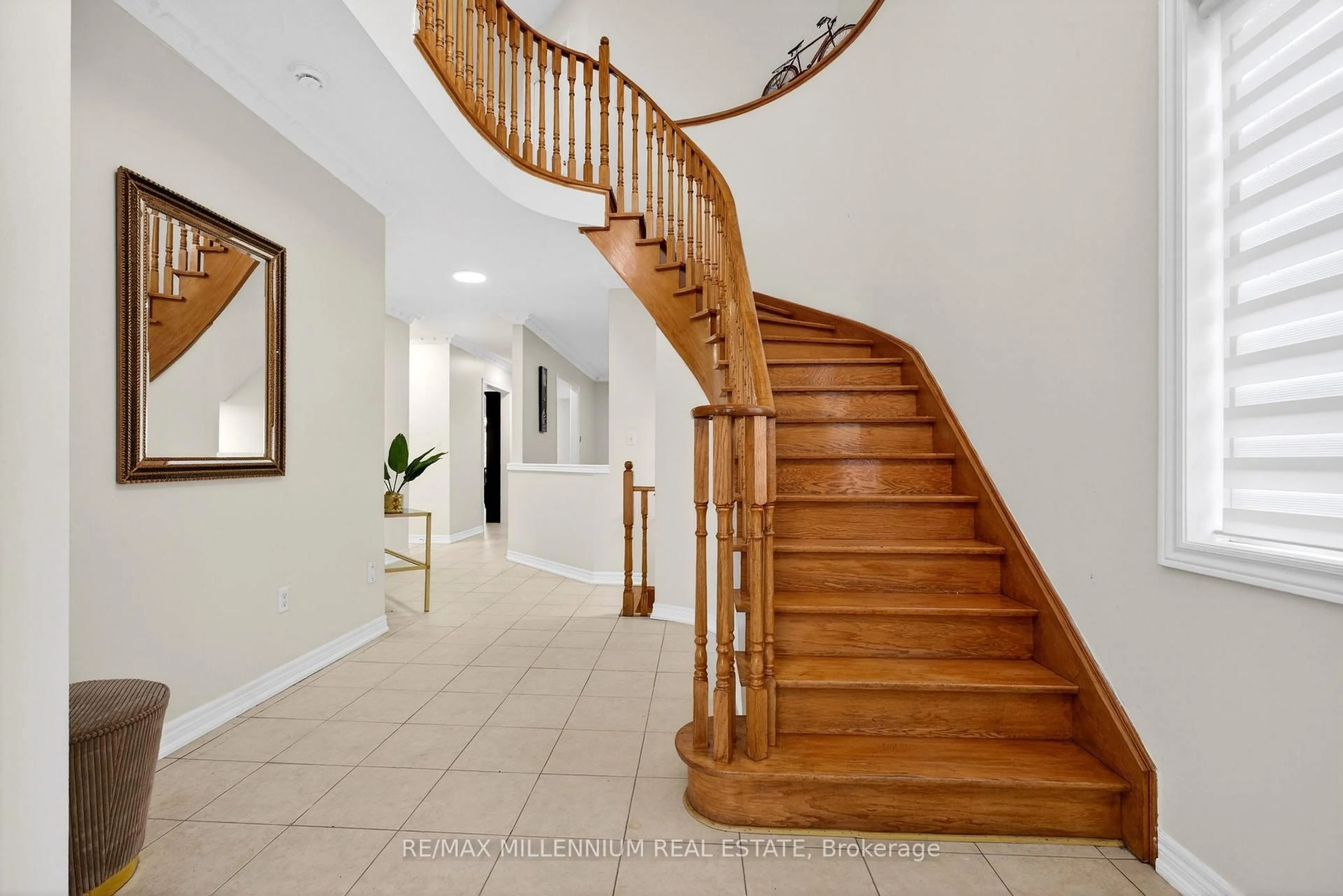 Unknown for 75 Twin Hill Cres, Vaughan Ontario L4H 0G7