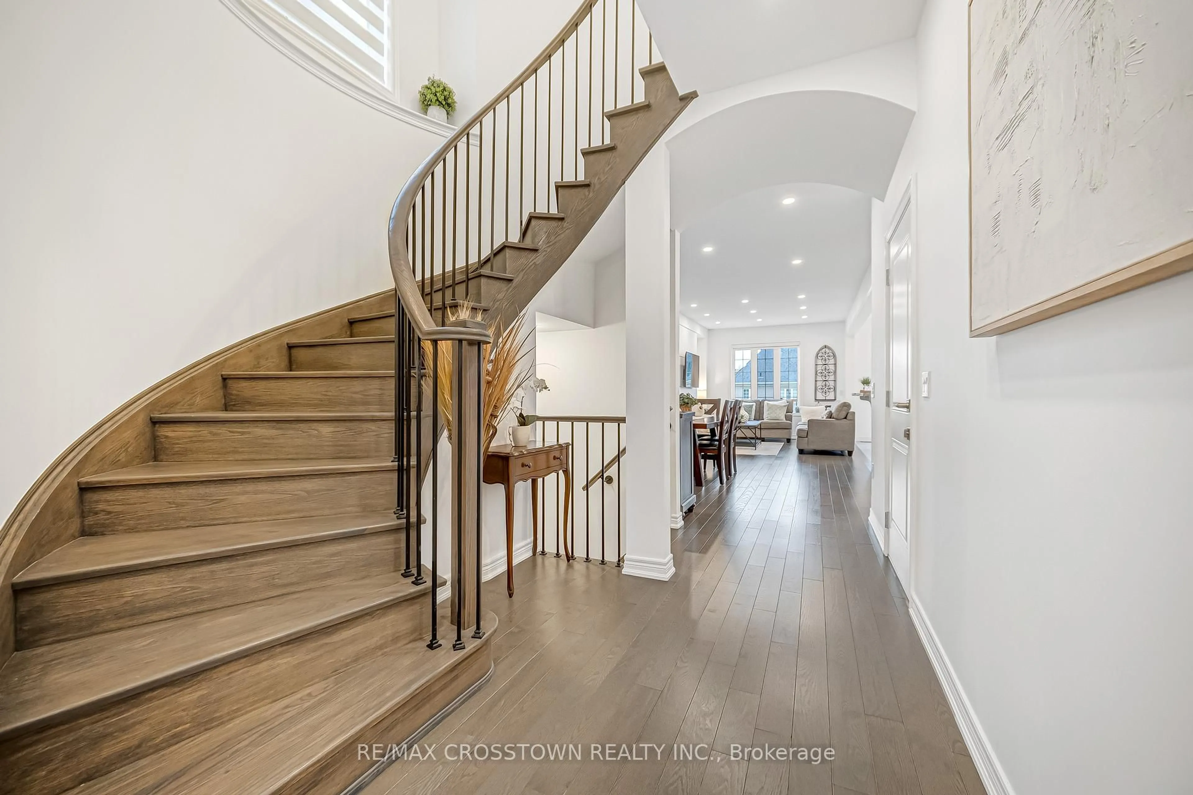 Indoor entryway for 38 Richard Boyd Dr, East Gwillimbury Ontario L9N 0S6