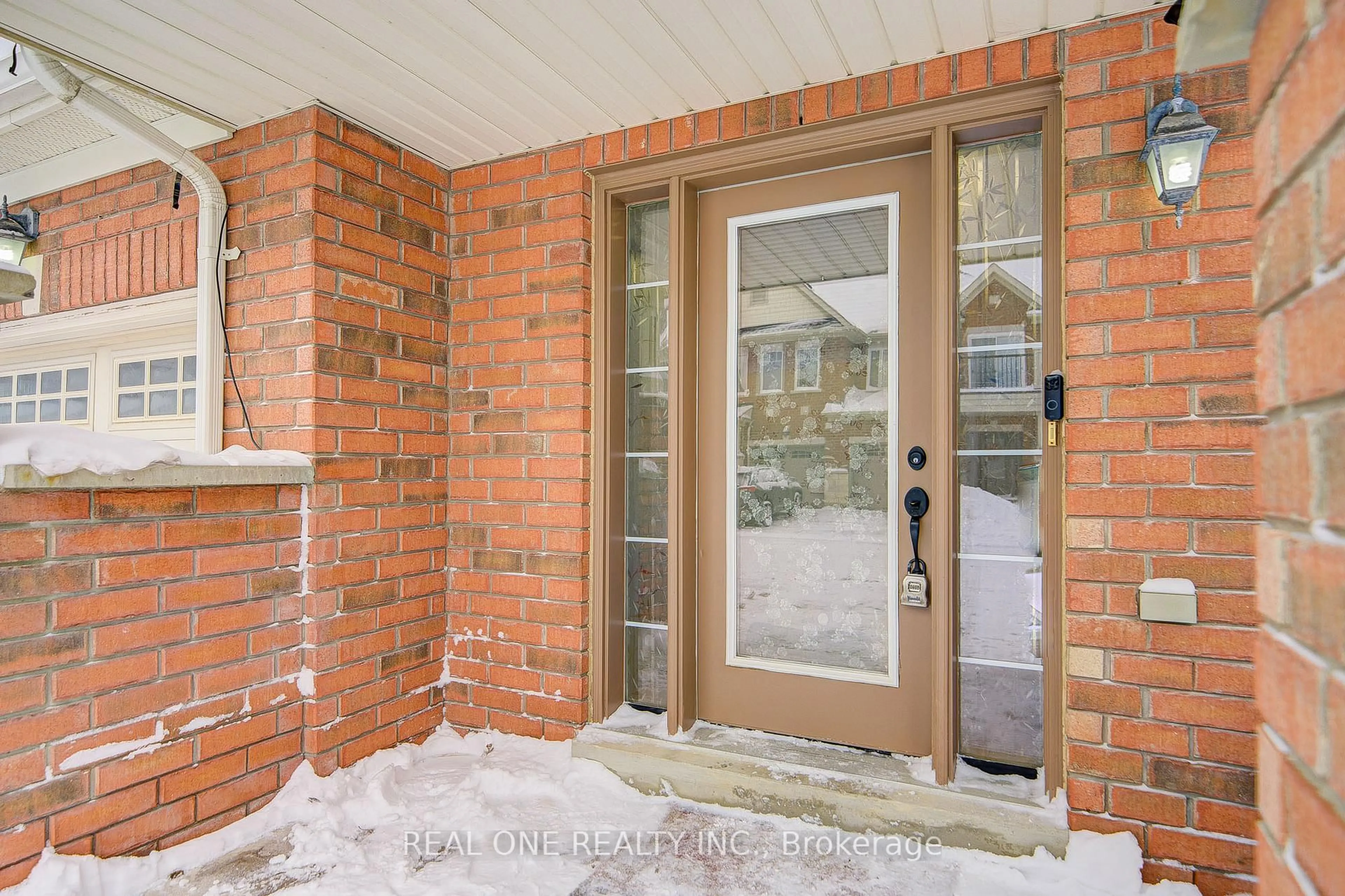 Home with brick exterior material, street for 18 Latitude Lane, Whitchurch-Stouffville Ontario L4A 0T1