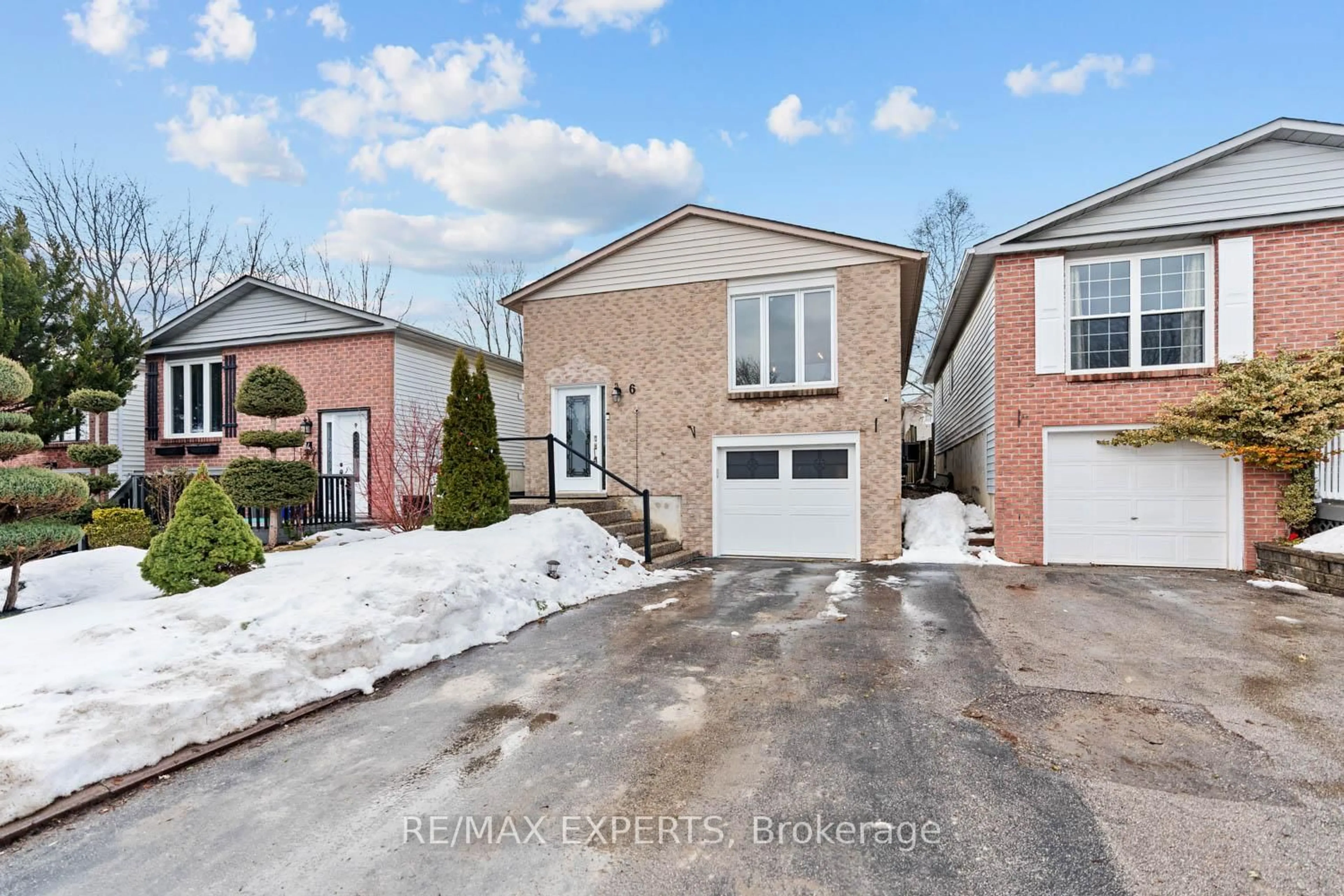 Home with brick exterior material, street for 6 Longview Dr, Bradford West Gwillimbury Ontario L3Z 2H1