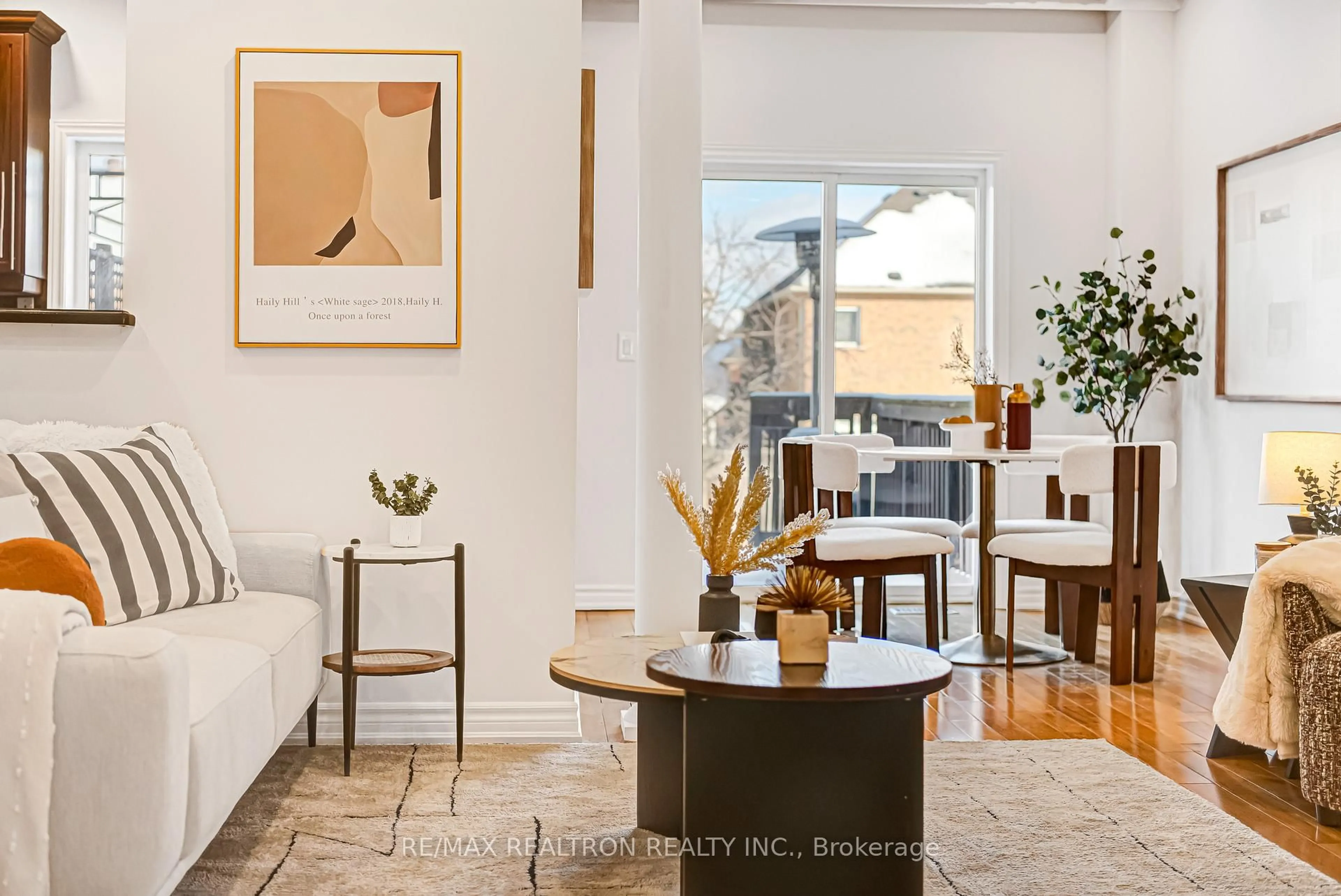 Living room with furniture, unknown for 61 Romance Dr, Richmond Hill Ontario L4S 2R7