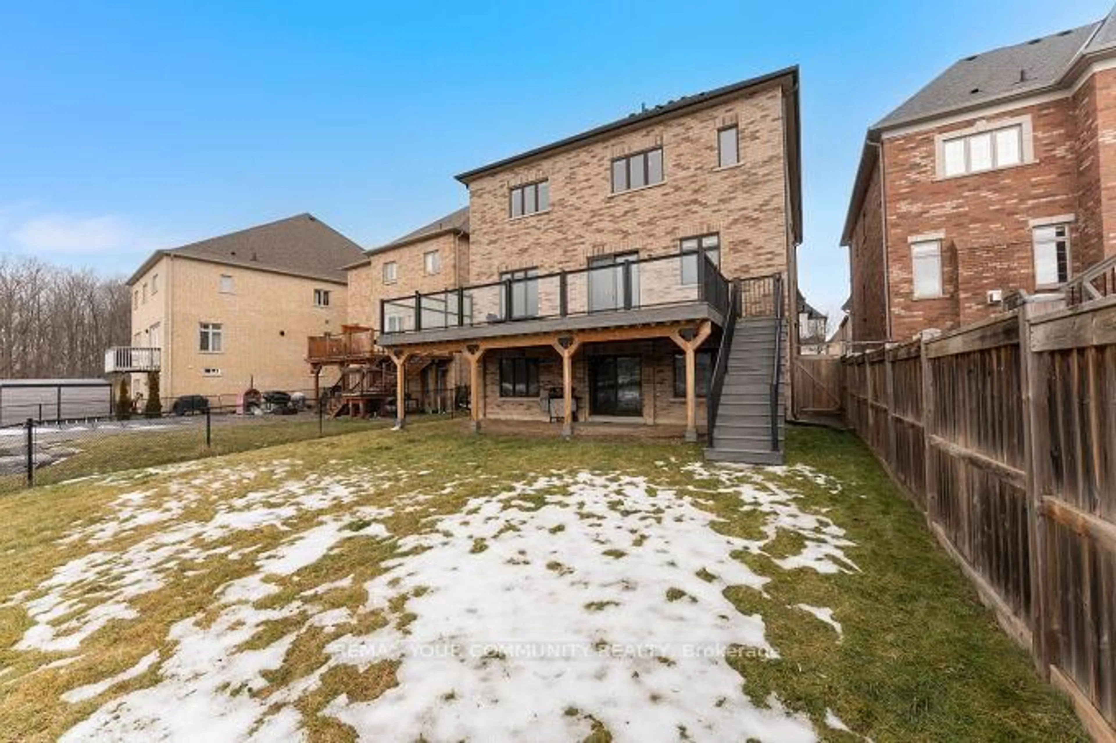 Patio, unknown for 95 Strawbridge Farm Dr, Aurora Ontario L4G 0T9