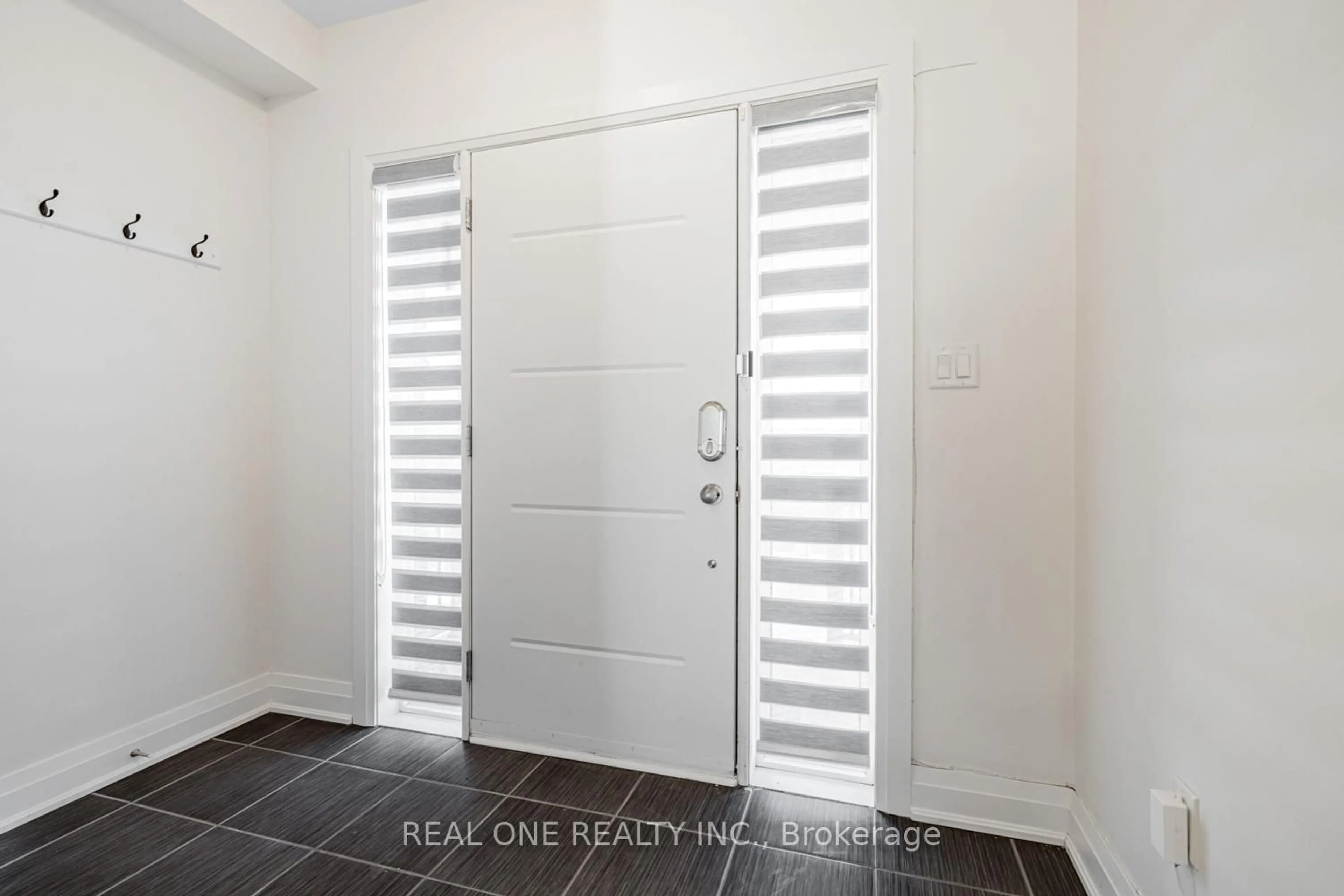 Indoor entryway for 5 Gridiron Gate, Vaughan Ontario L4H 4W8