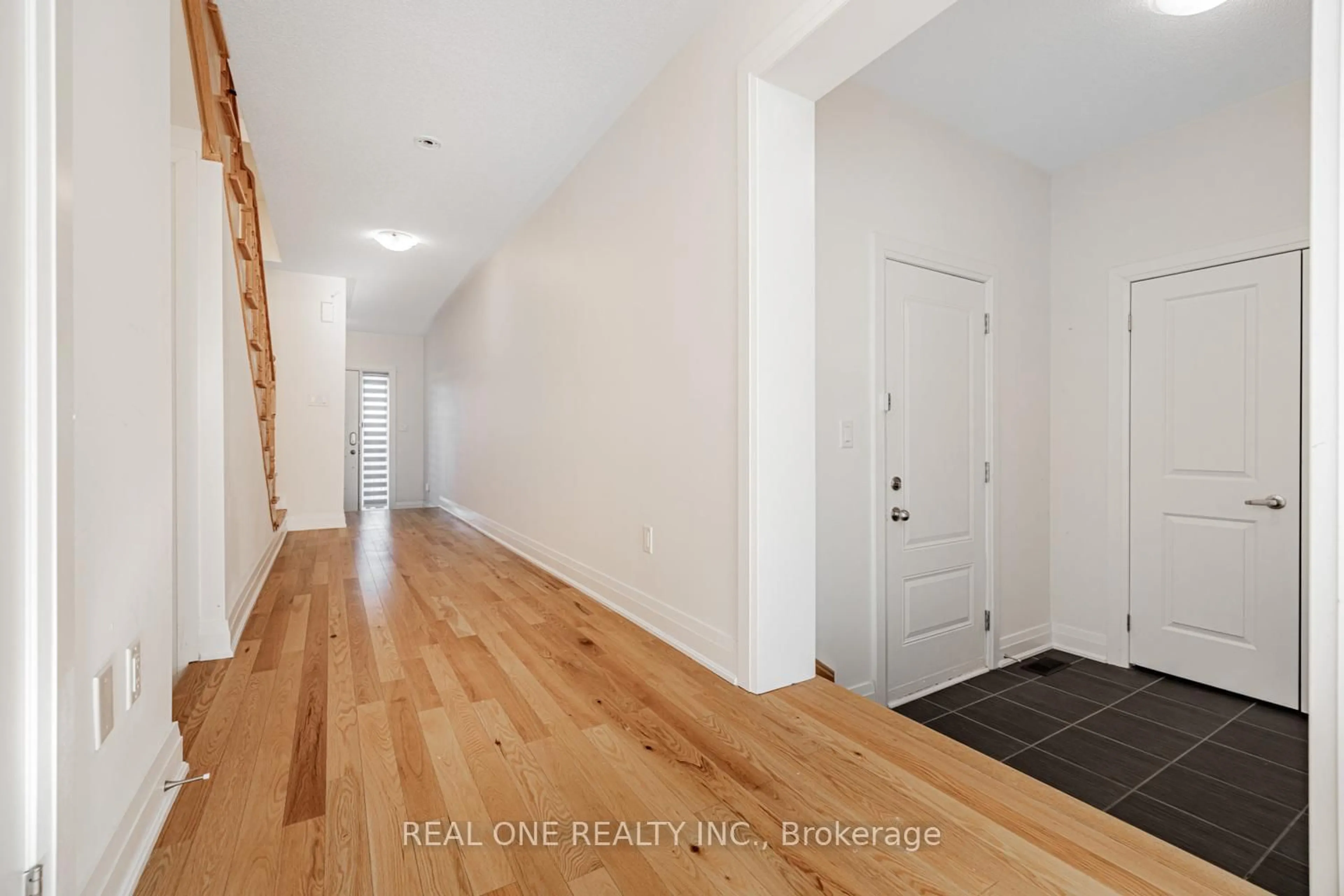 Indoor entryway for 5 Gridiron Gate, Vaughan Ontario L4H 4W8