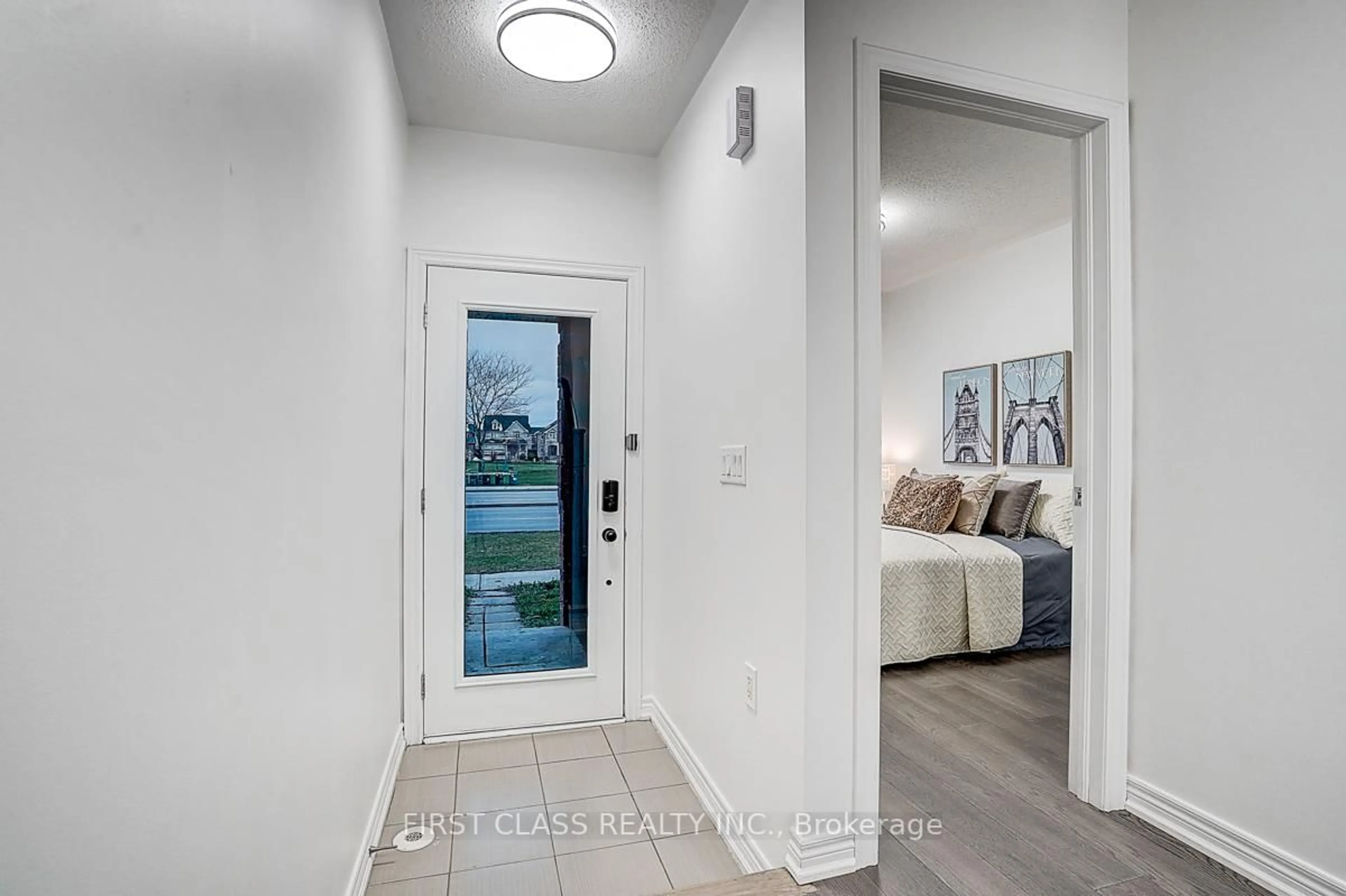 Indoor entryway for 10008 Mccowan Rd, Markham Ontario L6C 0N3