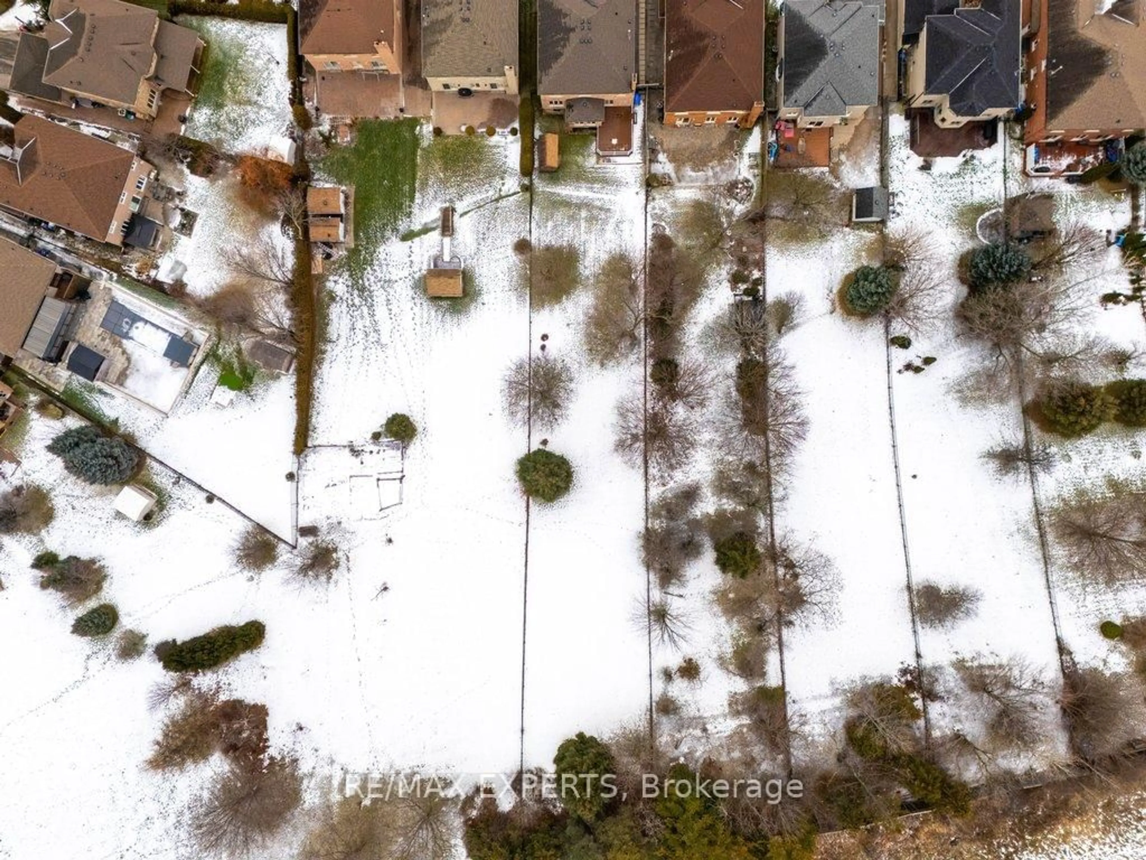 A pic from outside/outdoor area/front of a property/back of a property/a pic from drone, street for 102 Vaughan Mills Rd, Vaughan Ontario L4H 1C8
