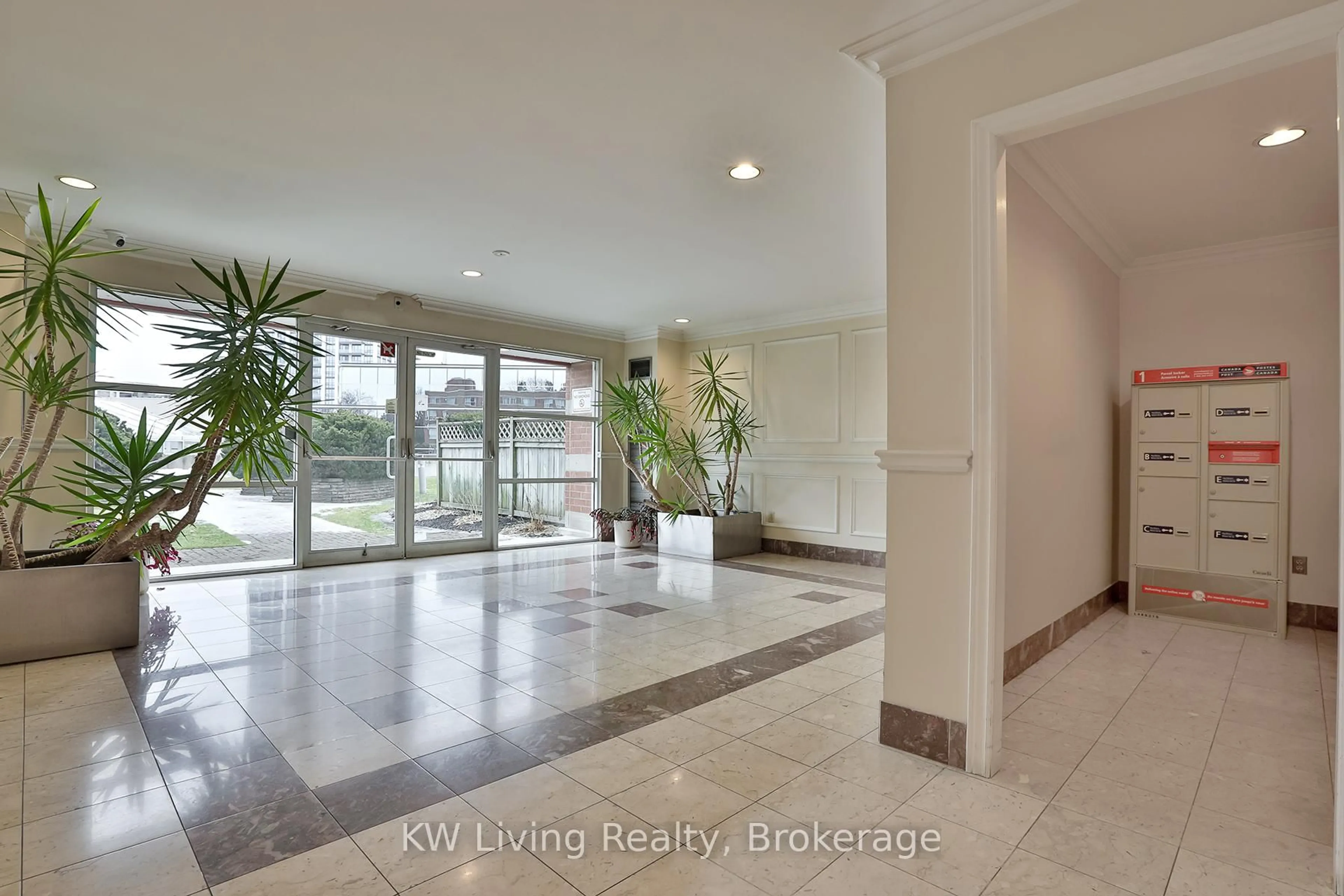 Indoor foyer for 9 Chalmers Rd #101, Richmond Hill Ontario L4B 3N3