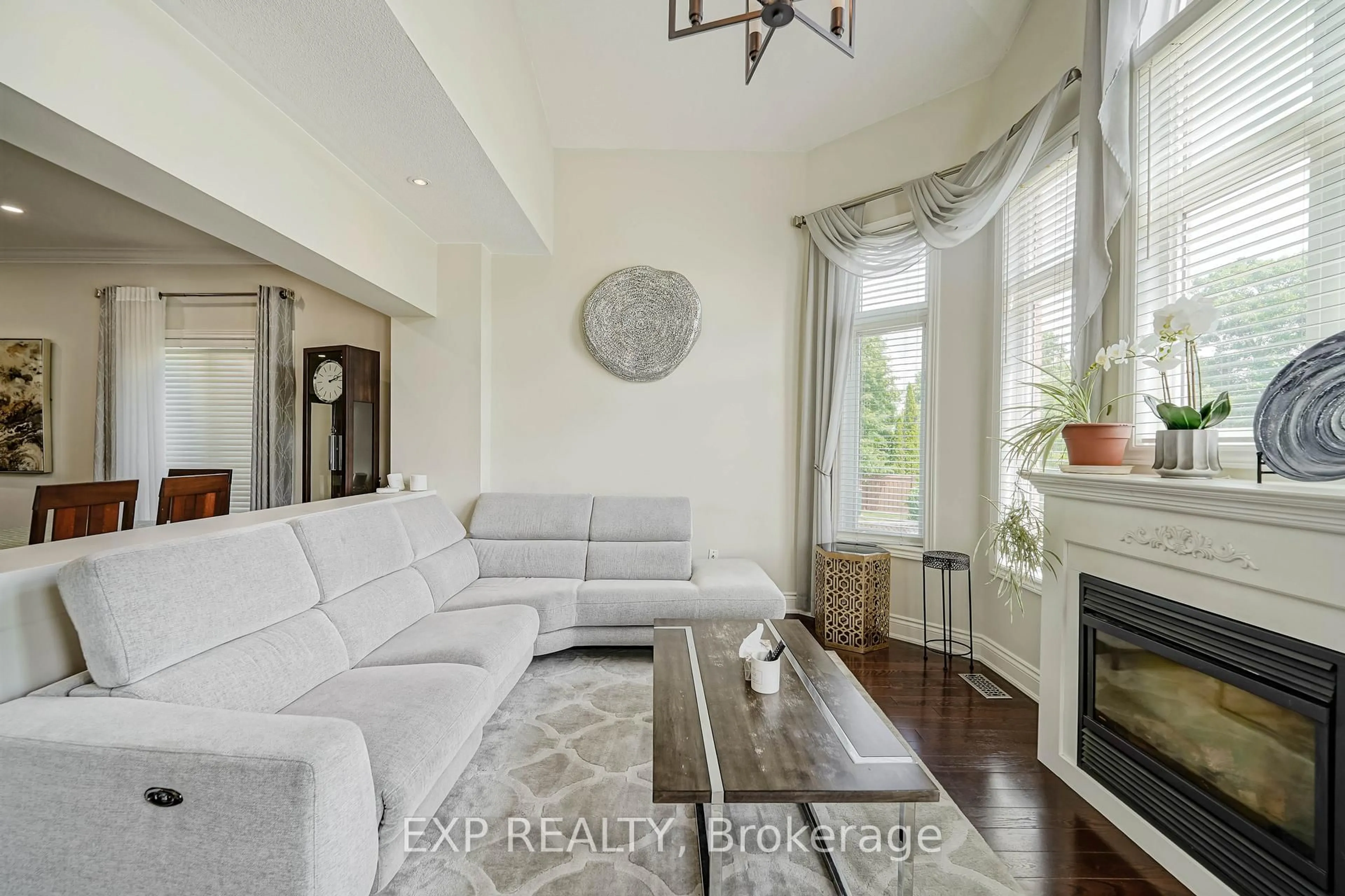 Living room with furniture, unknown for 116 Colesbrook Rd, Richmond Hill Ontario L4S 2G3