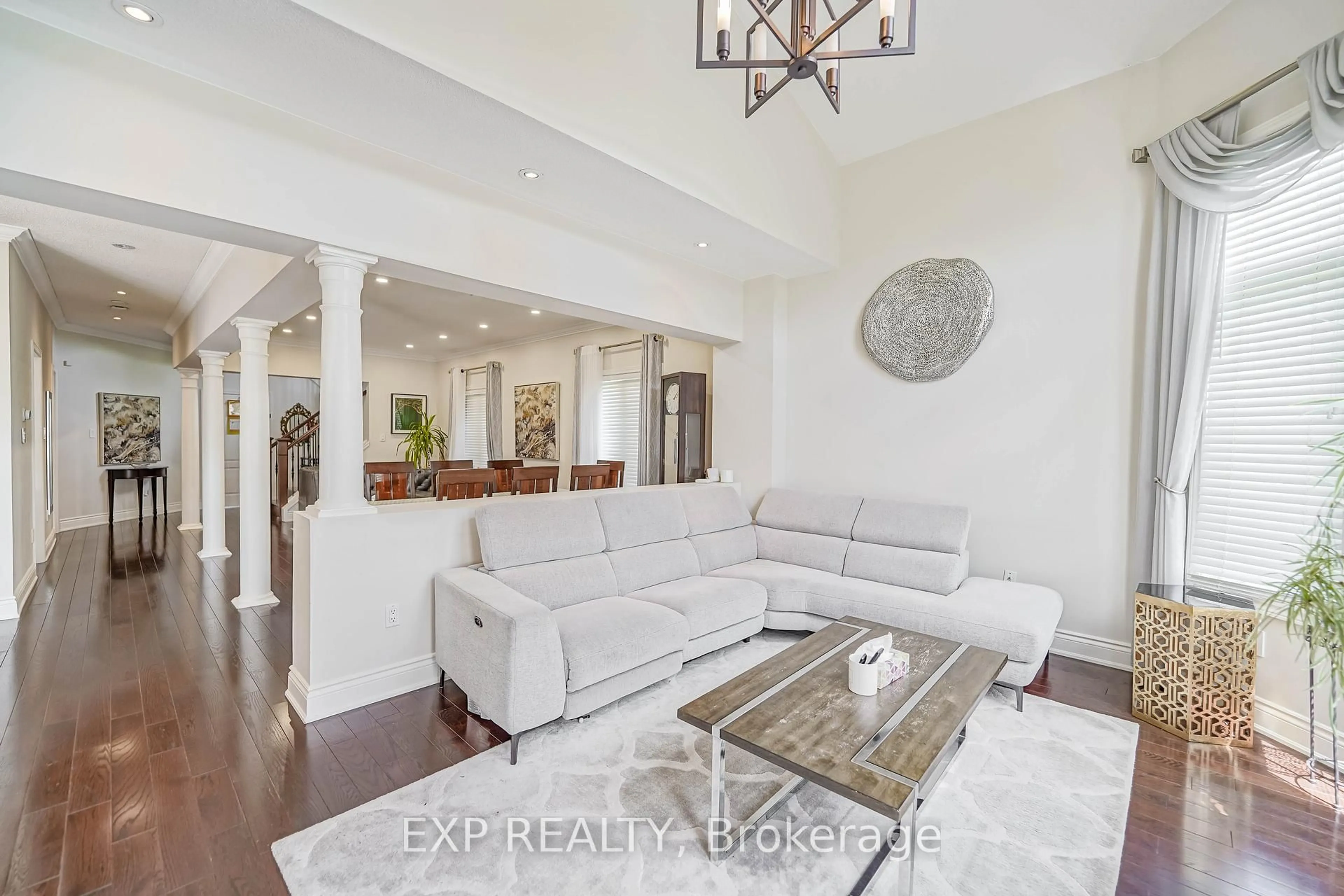 Living room with furniture, unknown for 116 Colesbrook Rd, Richmond Hill Ontario L4S 2G3