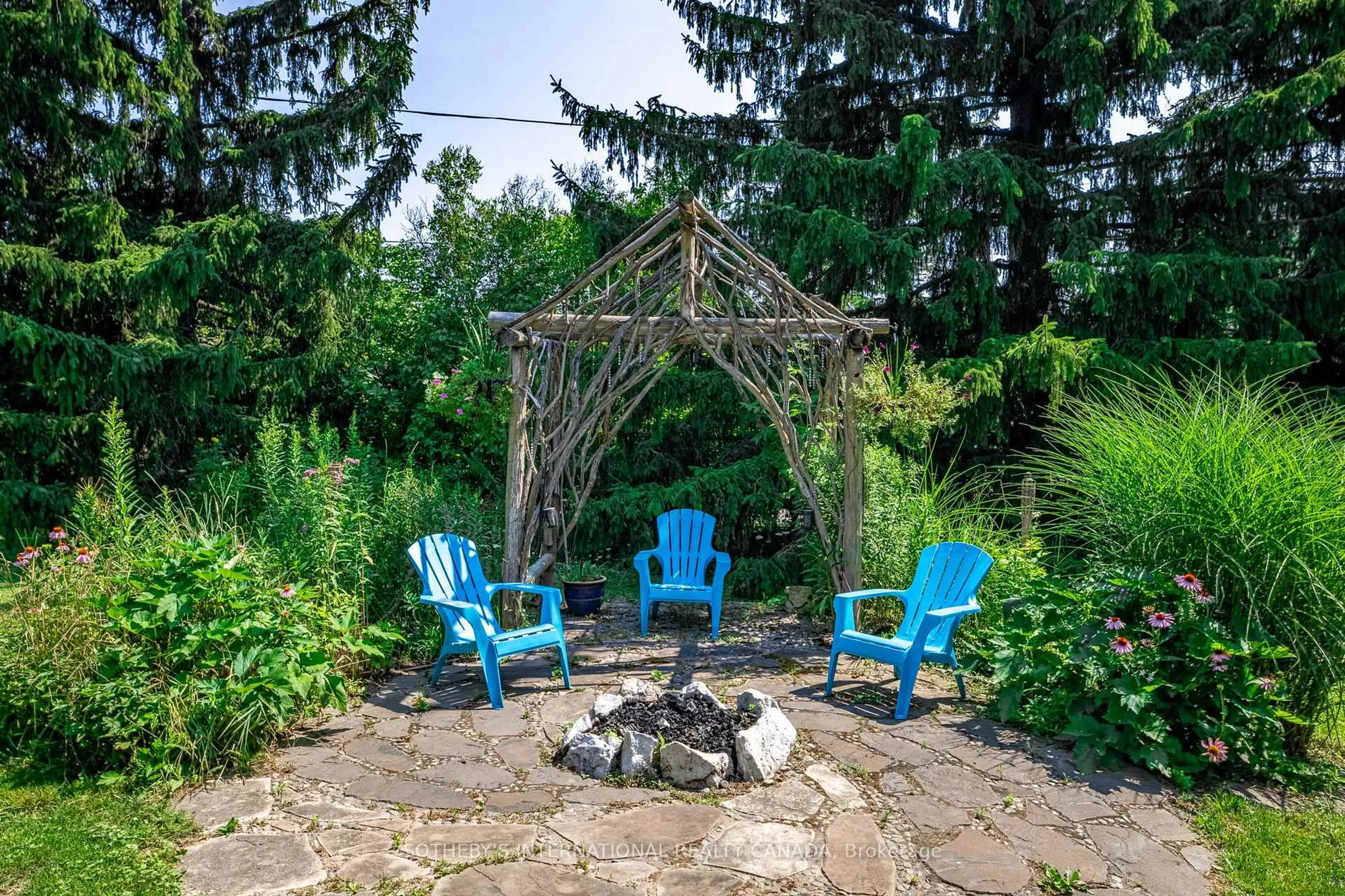 Patio, unknown for 80 Centre St, King Ontario L0G 1T0