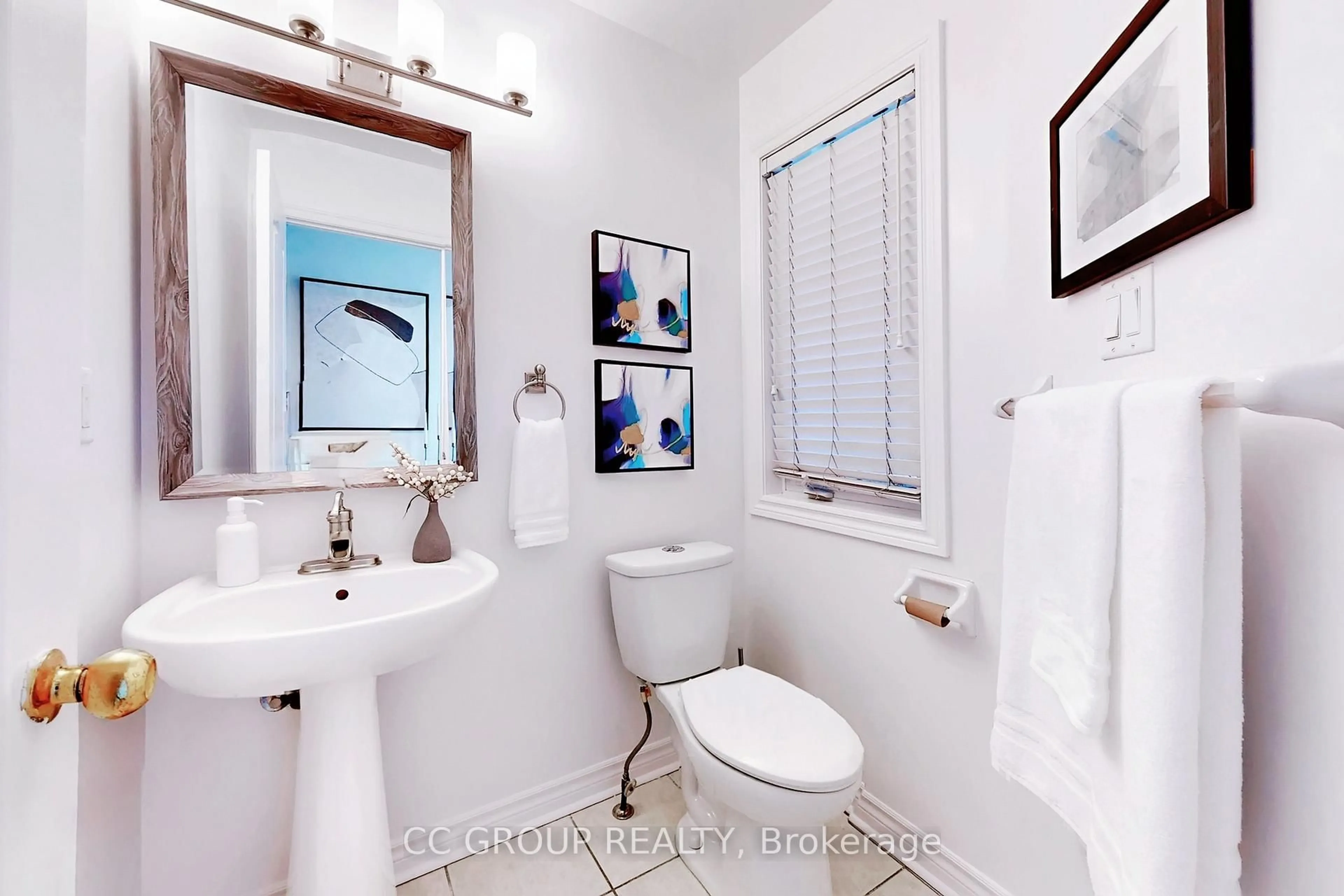 Standard bathroom, ceramic/tile floor for 17 Lander Cres, Vaughan Ontario L4J 8V3