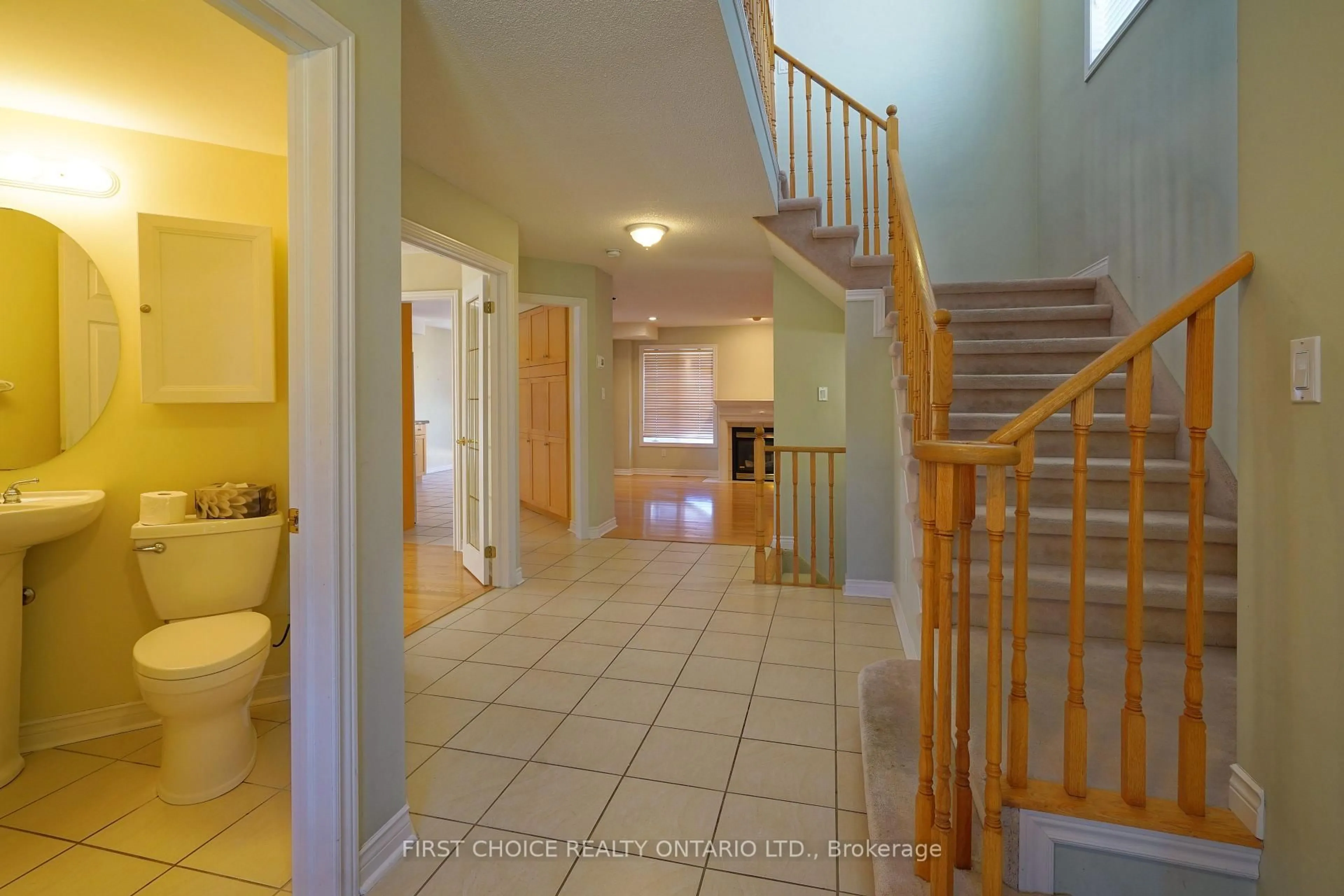 Indoor foyer for 6 Forest Link Crt, New Tecumseth Ontario L9R 2A1