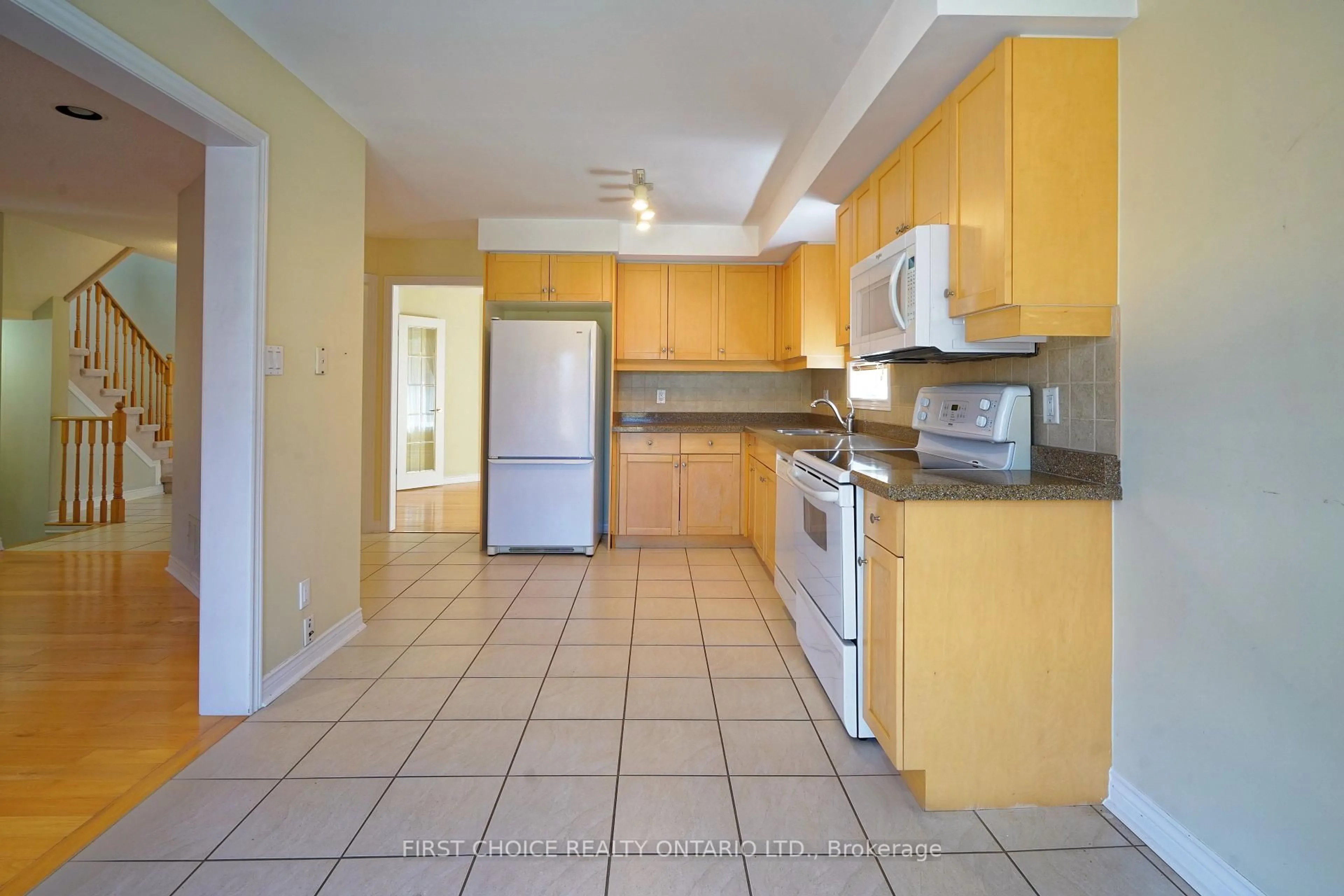 Standard kitchen, ceramic/tile floor for 6 Forest Link Crt, New Tecumseth Ontario L9R 2A1