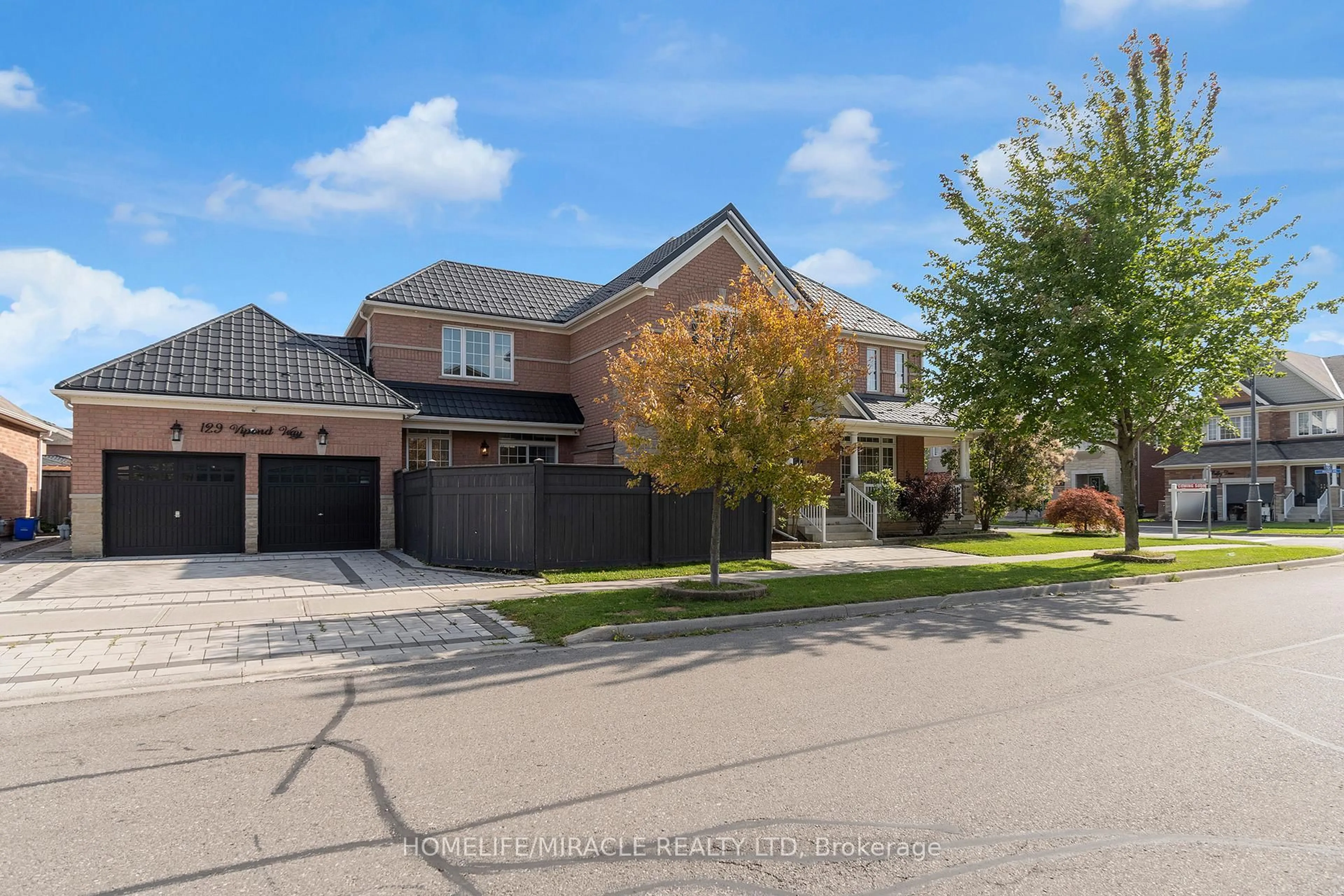 Home with brick exterior material, street for 129 Vipond Way, Bradford West Gwillimbury Ontario L3Z 0G7