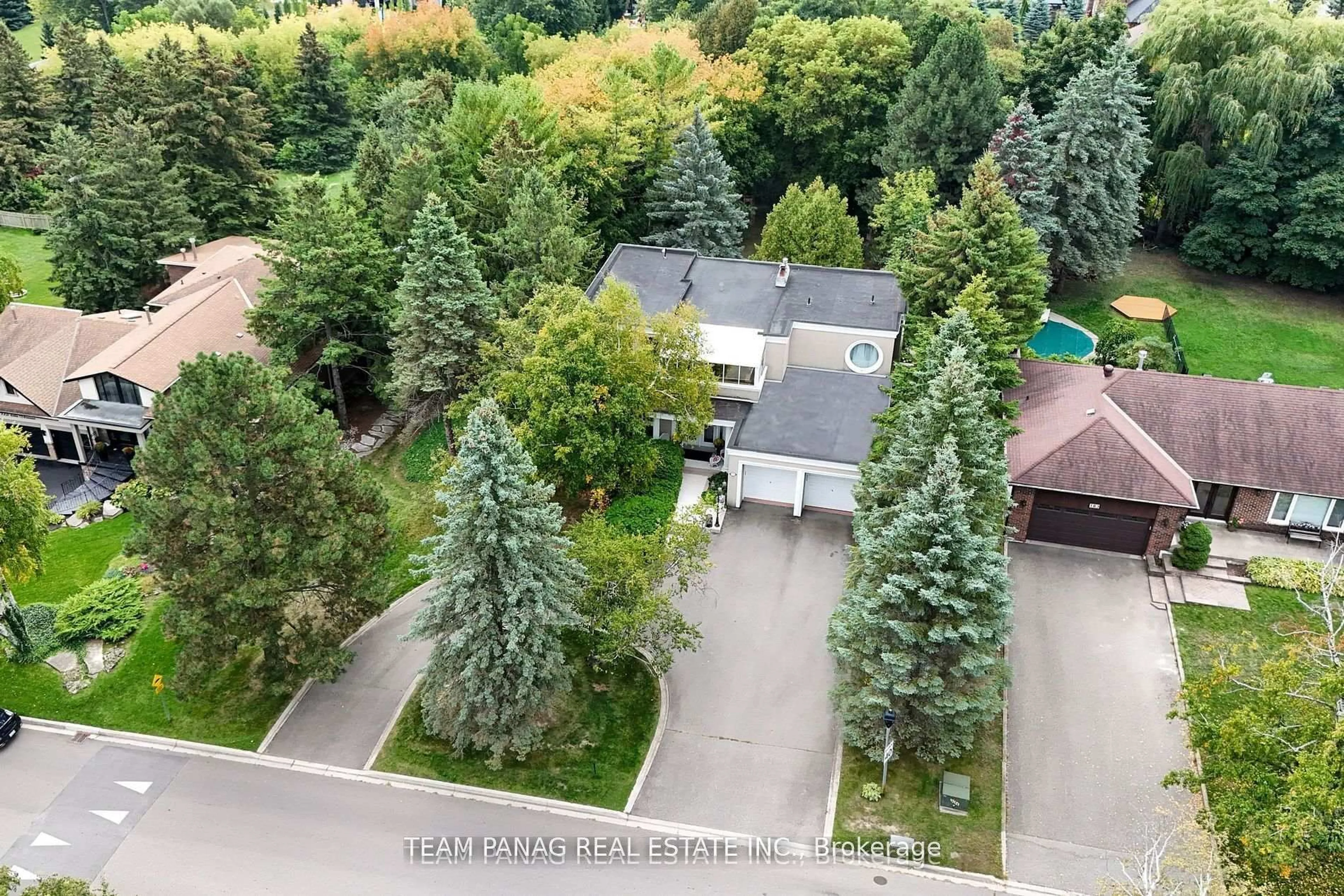 A pic from outside/outdoor area/front of a property/back of a property/a pic from drone, forest/trees view for 179 Ellis Ave, King Ontario L0G 1N0