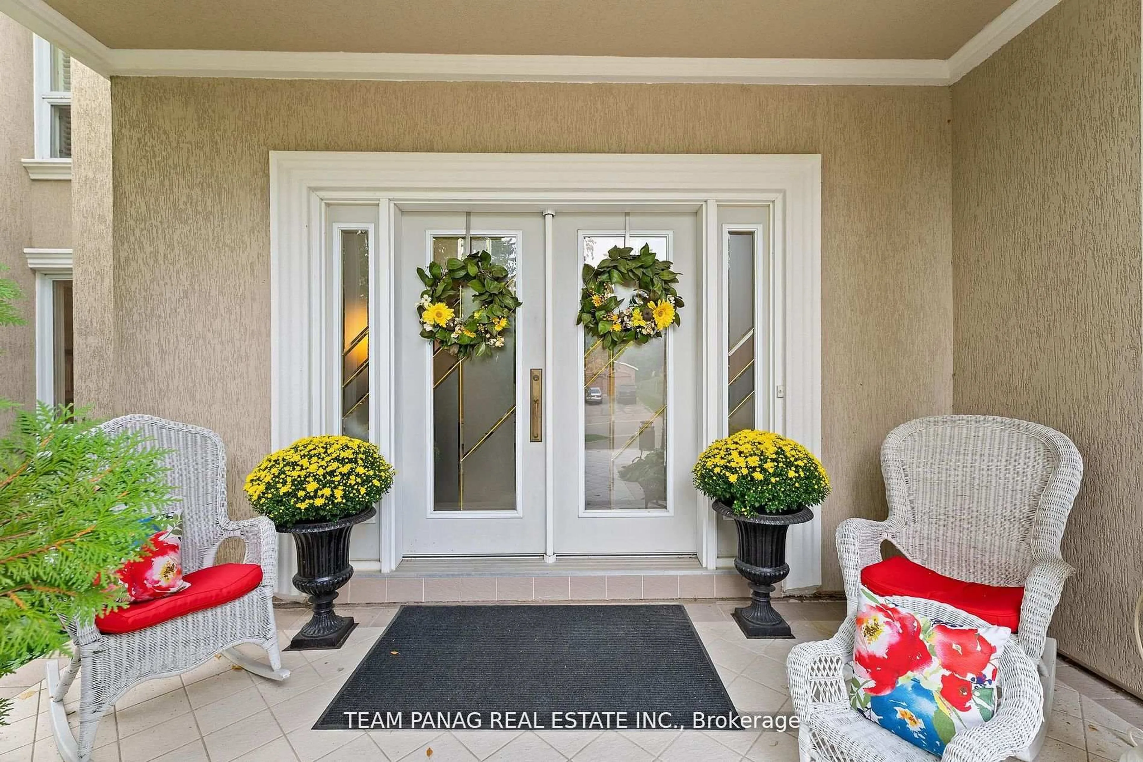 Indoor entryway for 179 Ellis Ave, King Ontario L0G 1N0